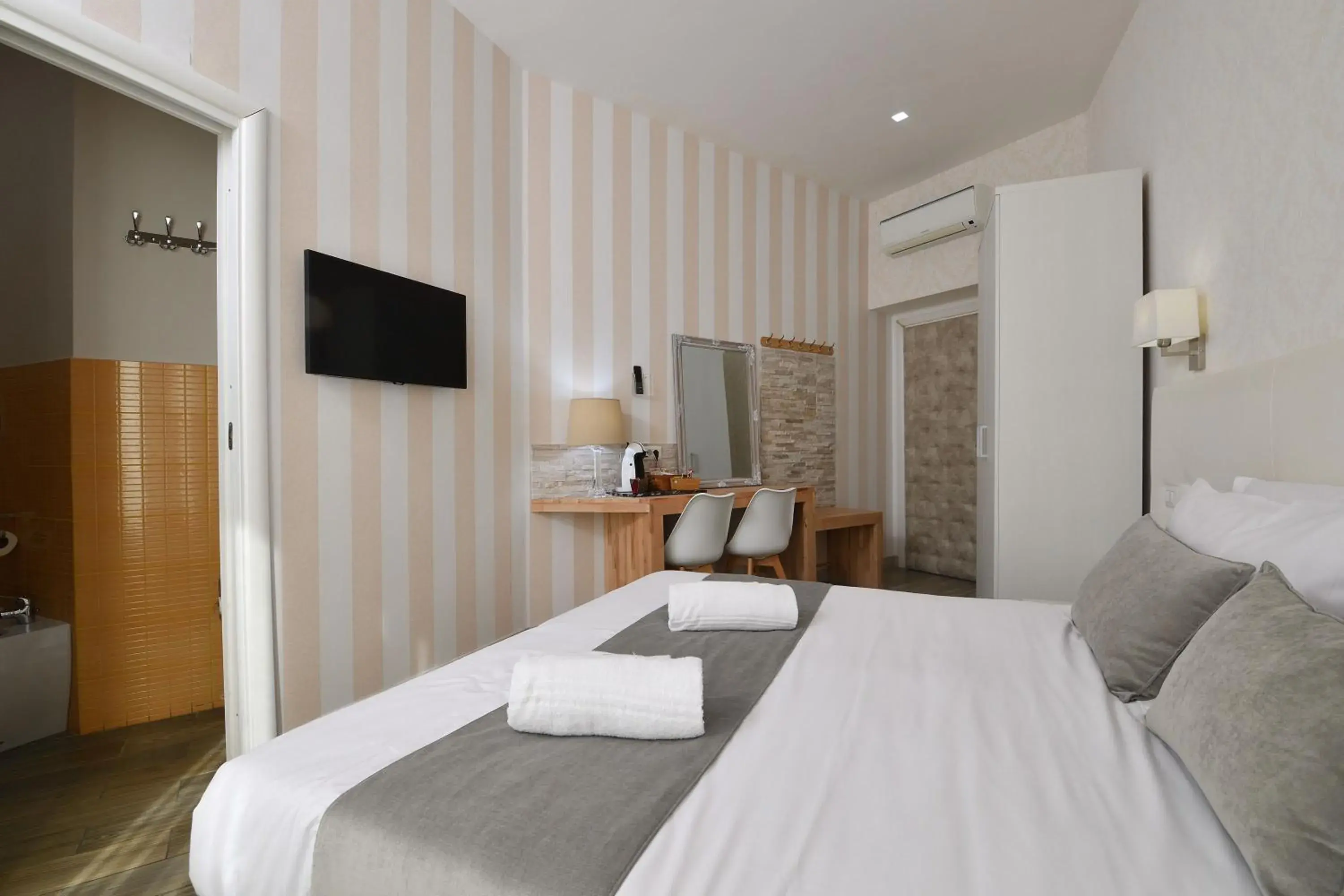 Bedroom, Bed in Rome Vatican Inn Bedroom, Bed in Rome Vatican Inn