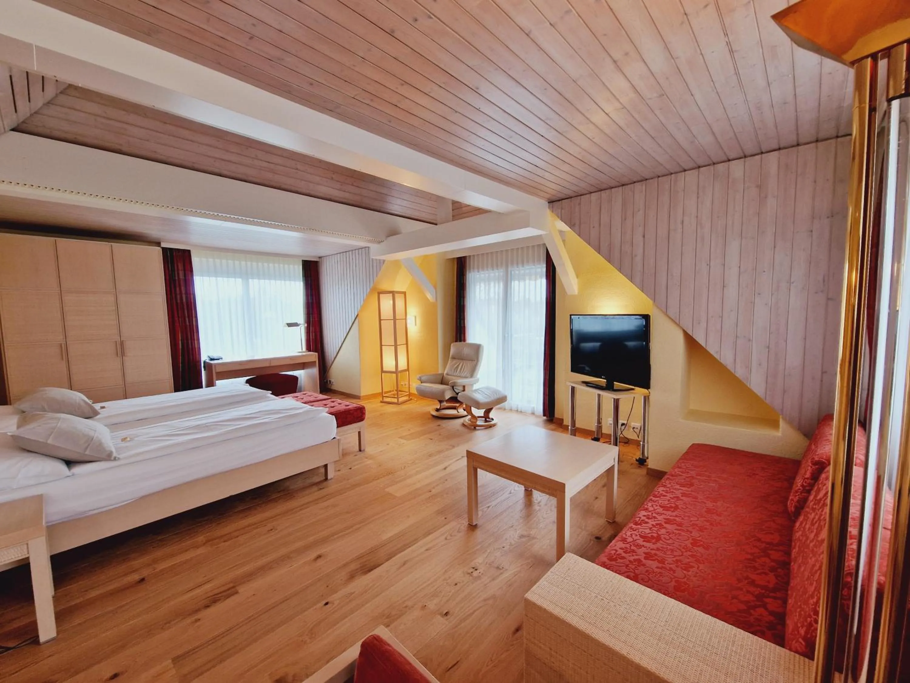 Bedroom, Bed in Engimatt City & Garden Hotel