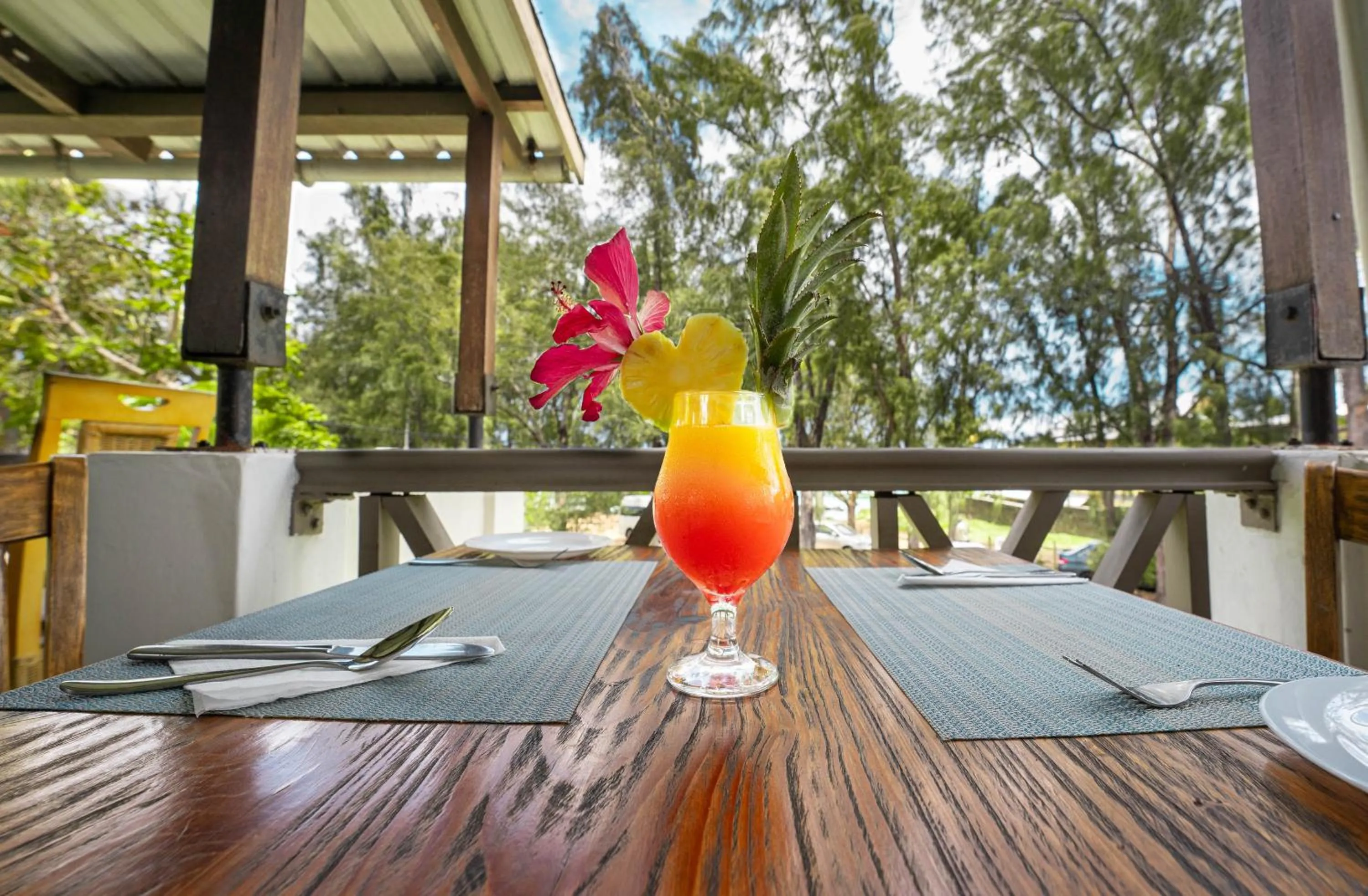 Restaurant/places to eat in Le Grand Bleu Hotel