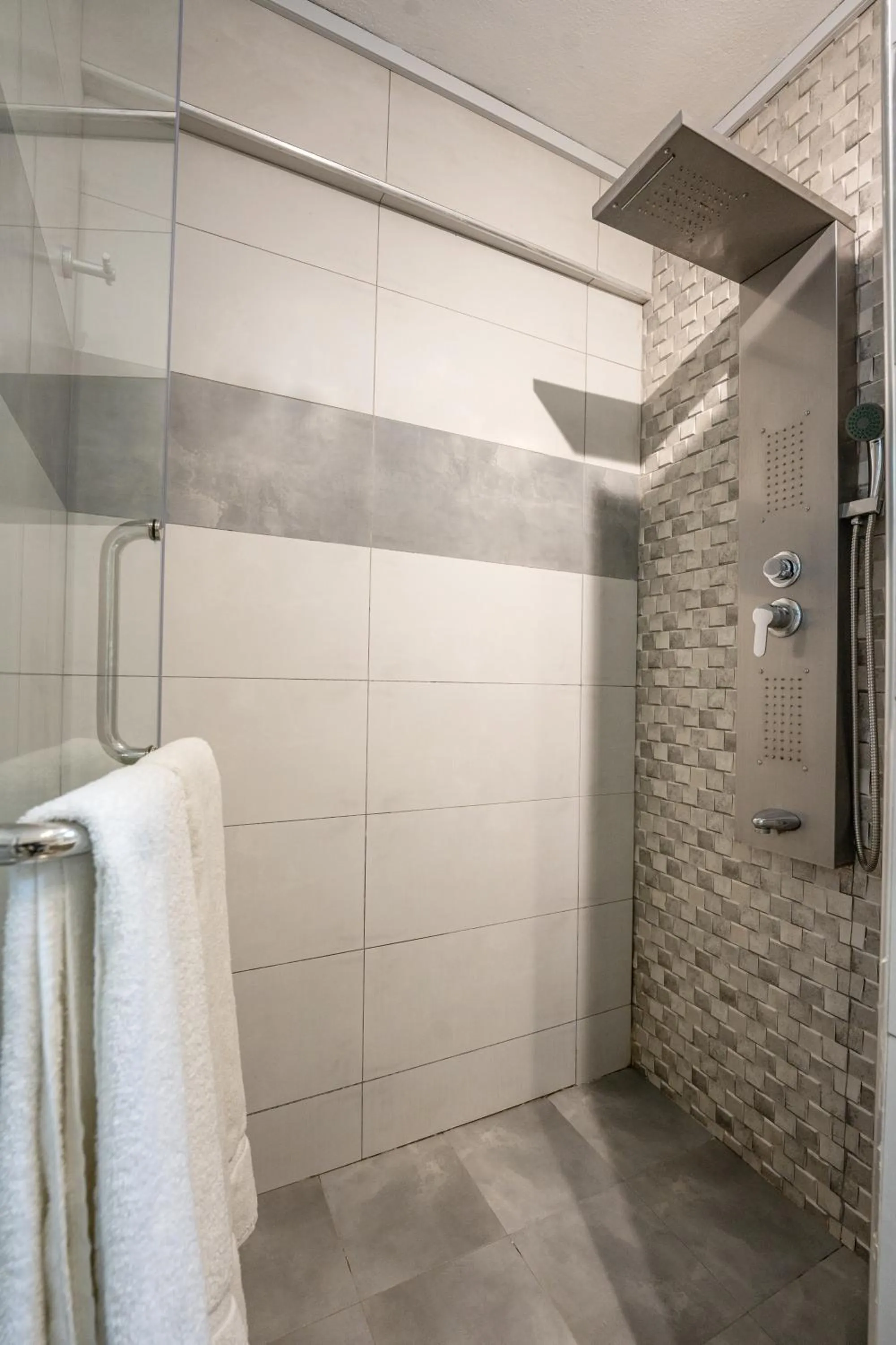 Bathroom in Le Grand Bleu Hotel