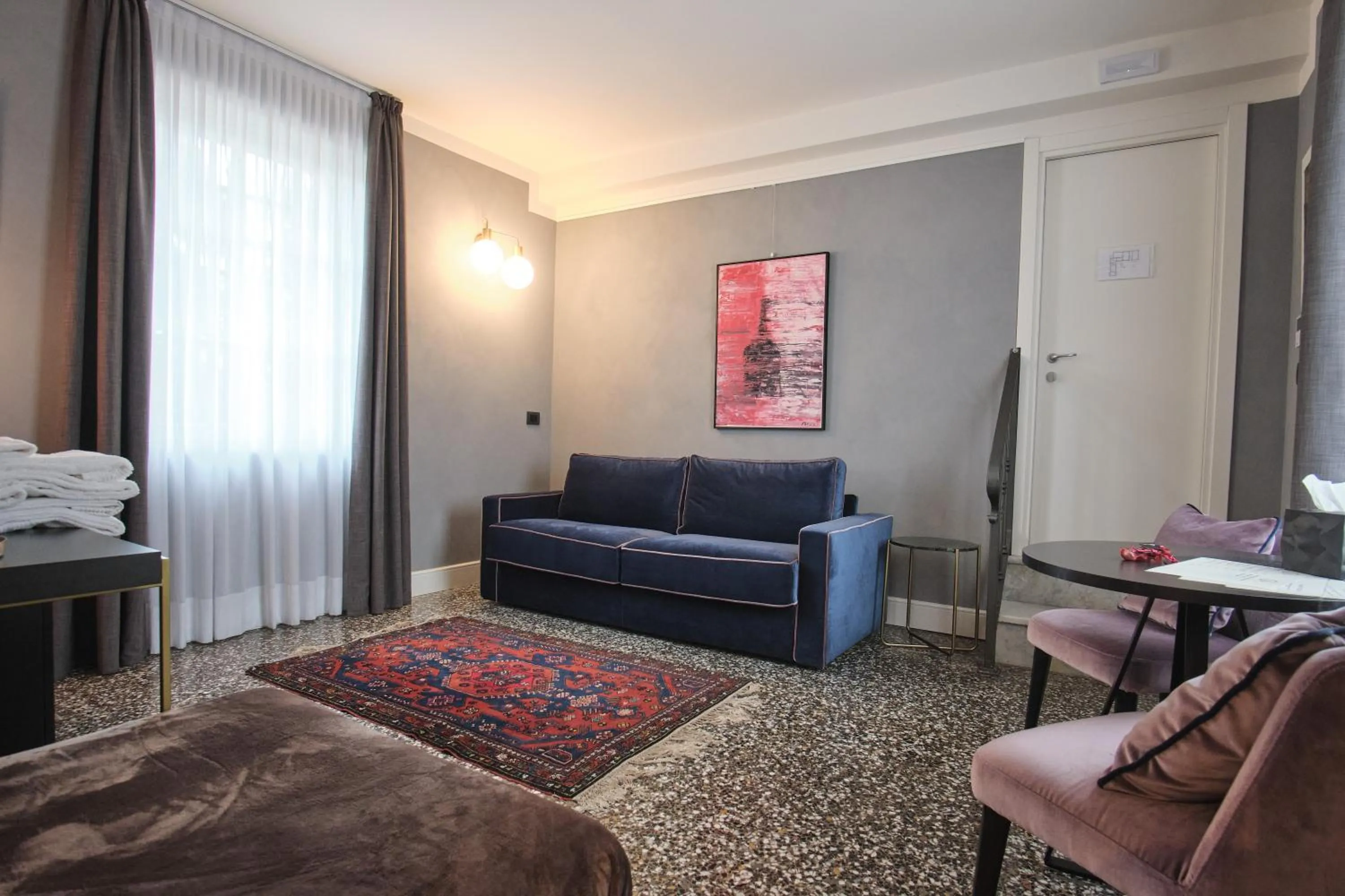 Living room, Bed in Capriccio Art Hotel