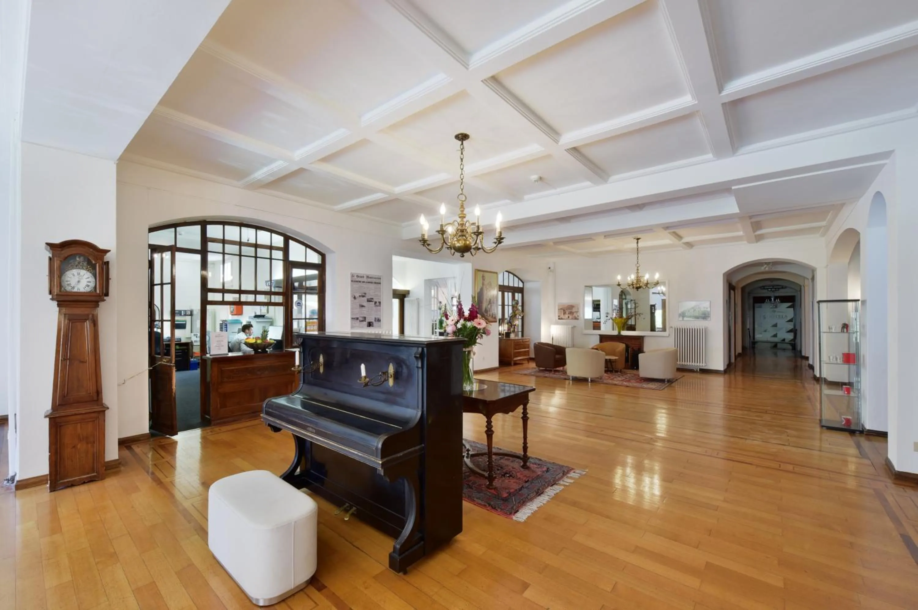 Seating area in J5 Hotels Helvetie & La Brasserie
