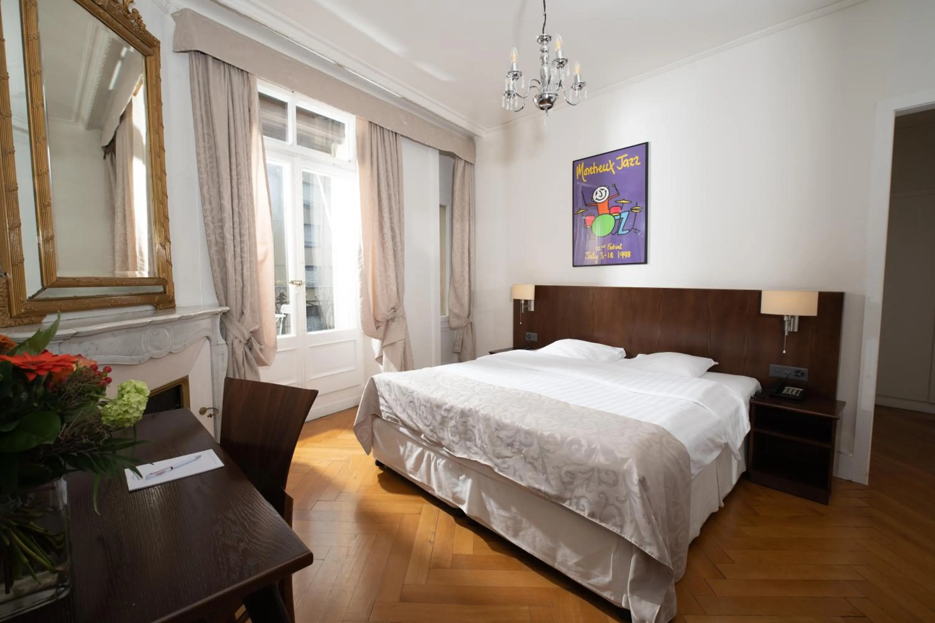 Photo of the whole room, Bed in J5 Hotels Helvetie & La Brasserie