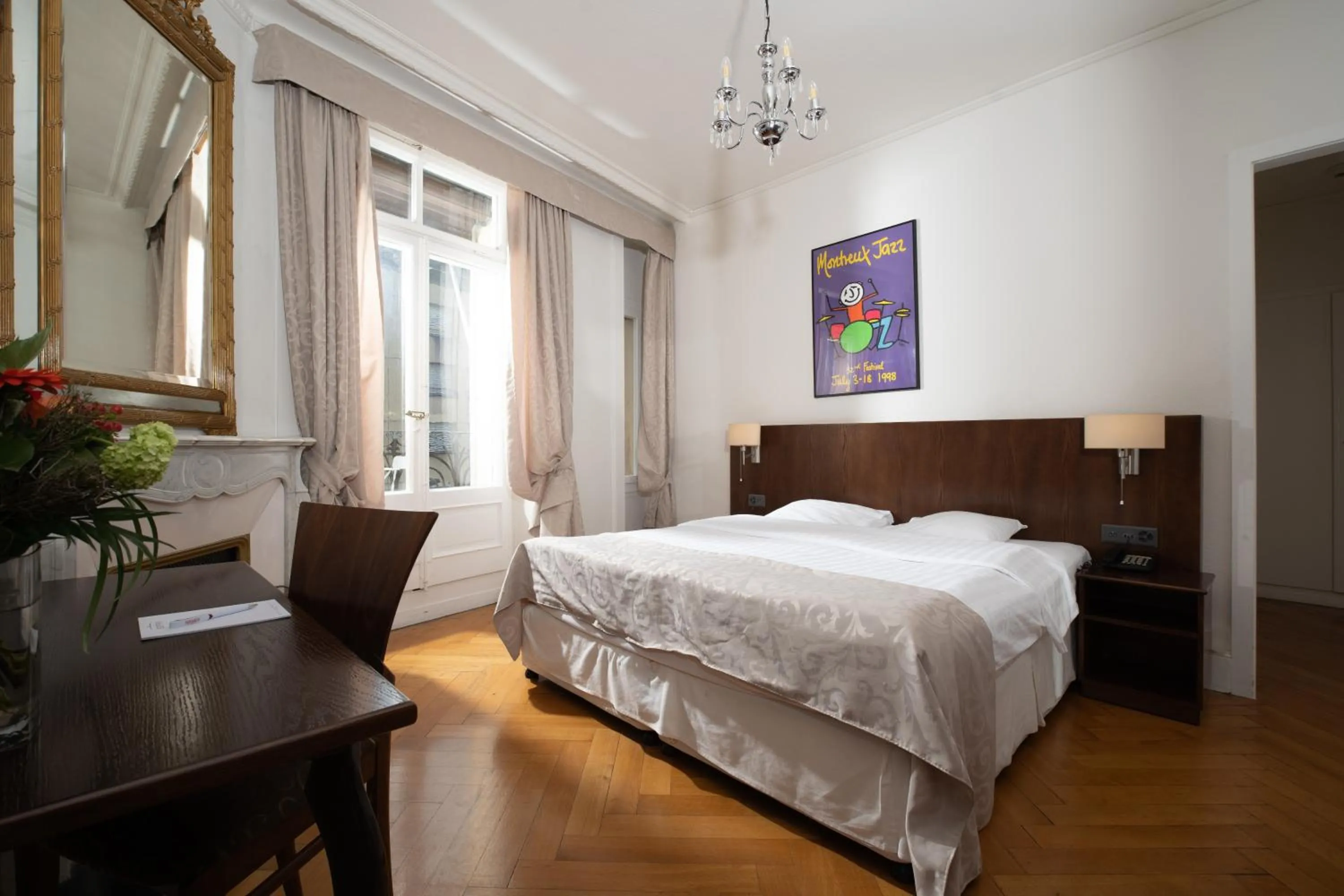 Photo of the whole room, Bed in J5 Hotels Helvetie & La Brasserie