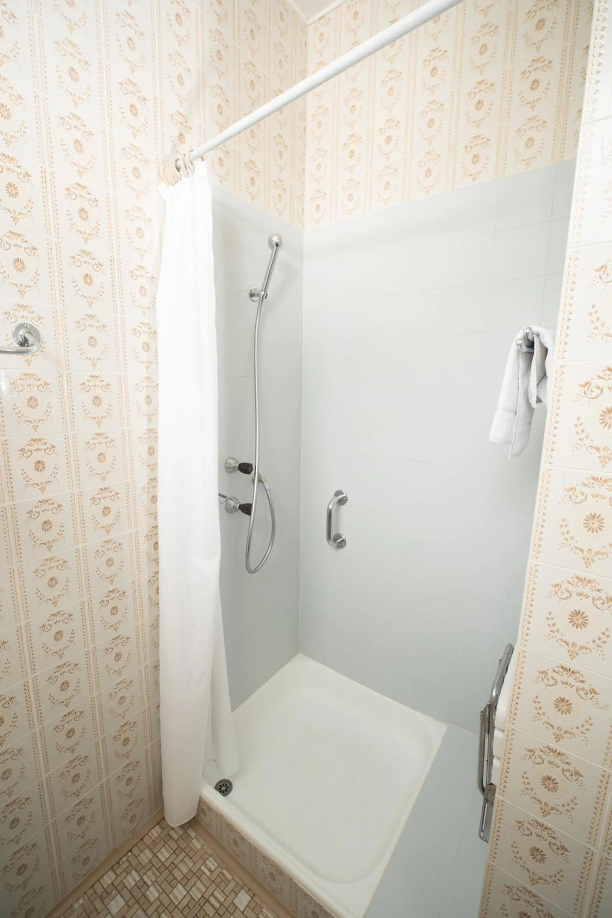 Bathroom in J5 Hotels Helvetie & La Brasserie