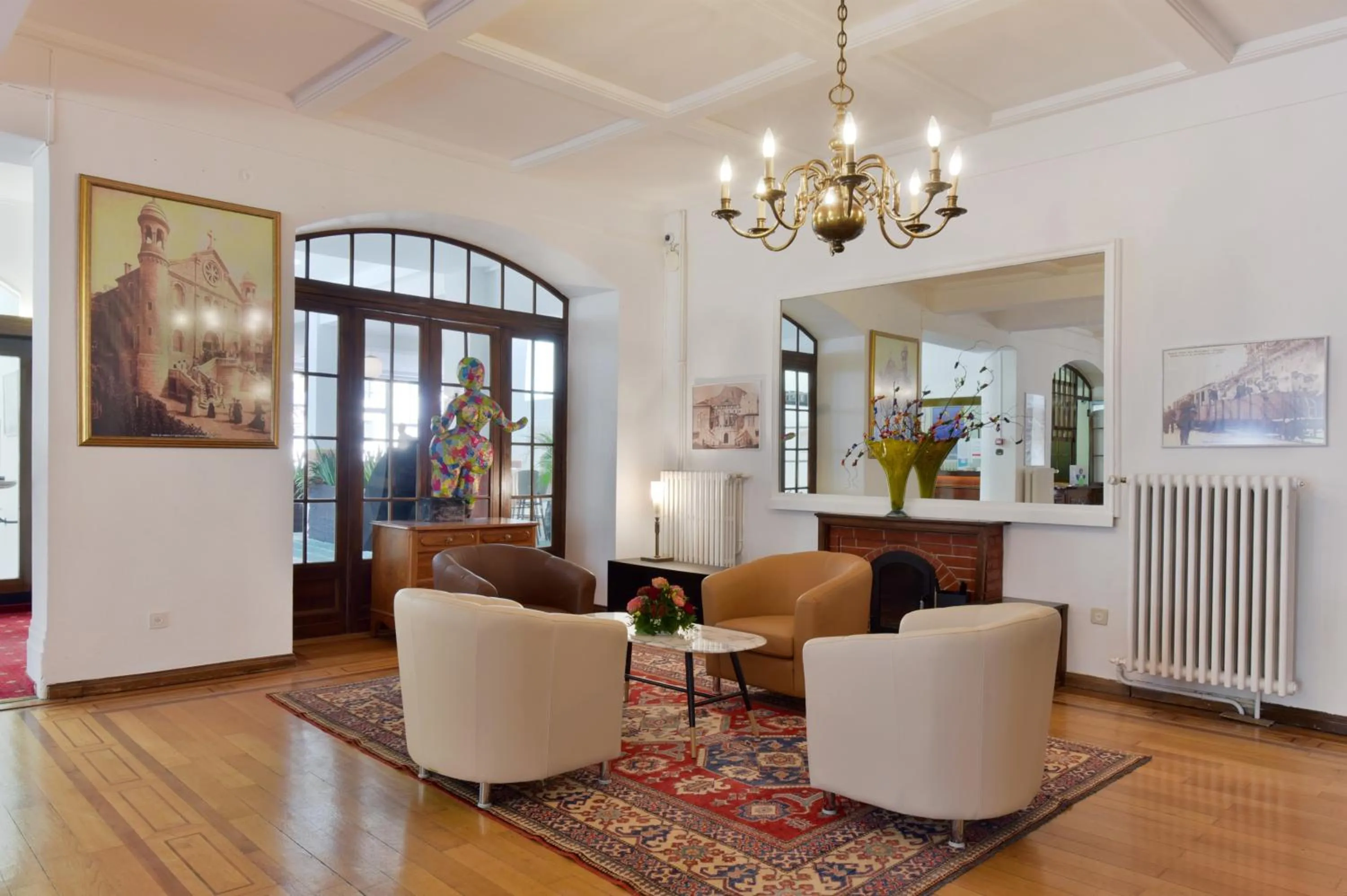 Seating area in J5 Hotels Helvetie & La Brasserie