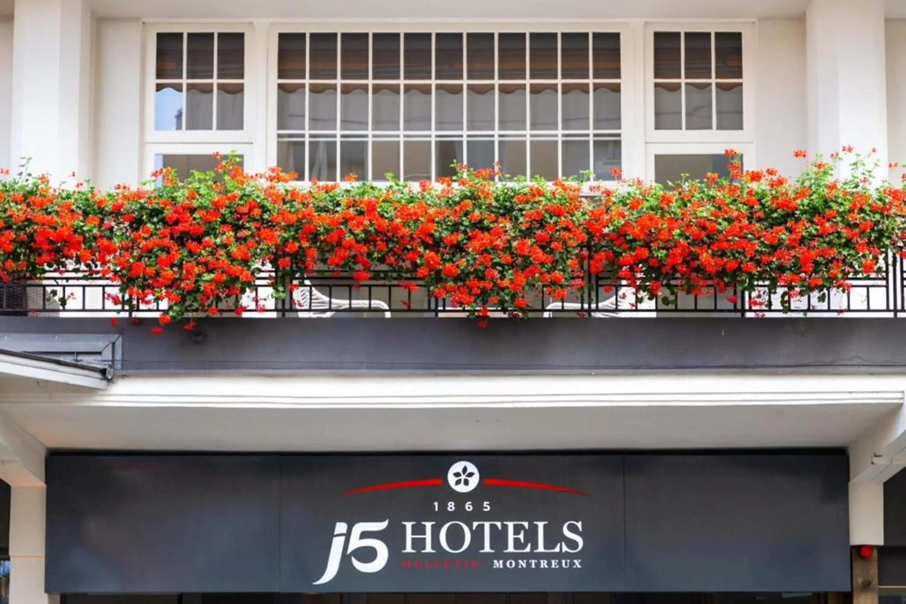 Facade/entrance in J5 Hotels Helvetie & La Brasserie
