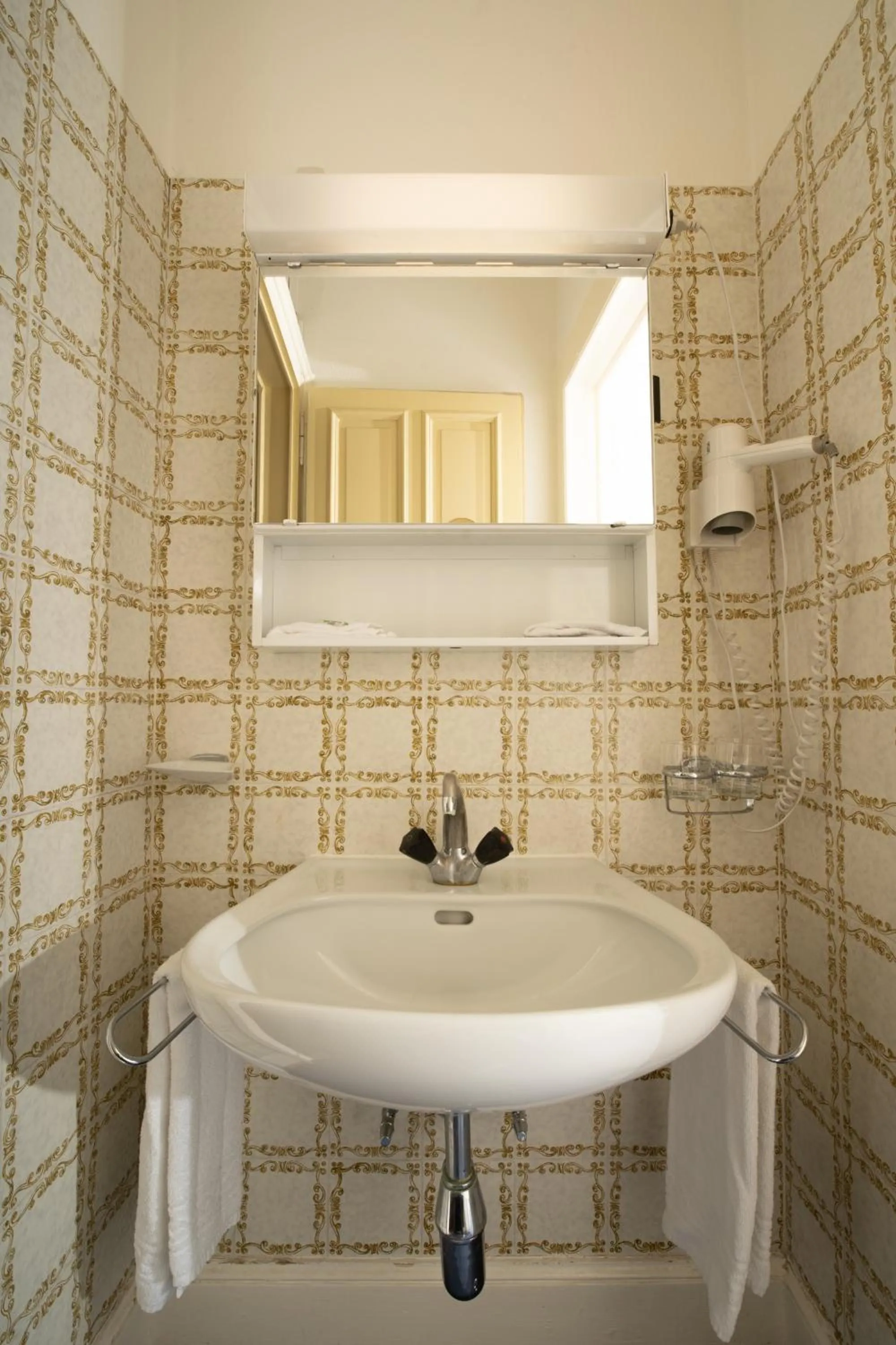 Bathroom in J5 Hotels Helvetie & La Brasserie