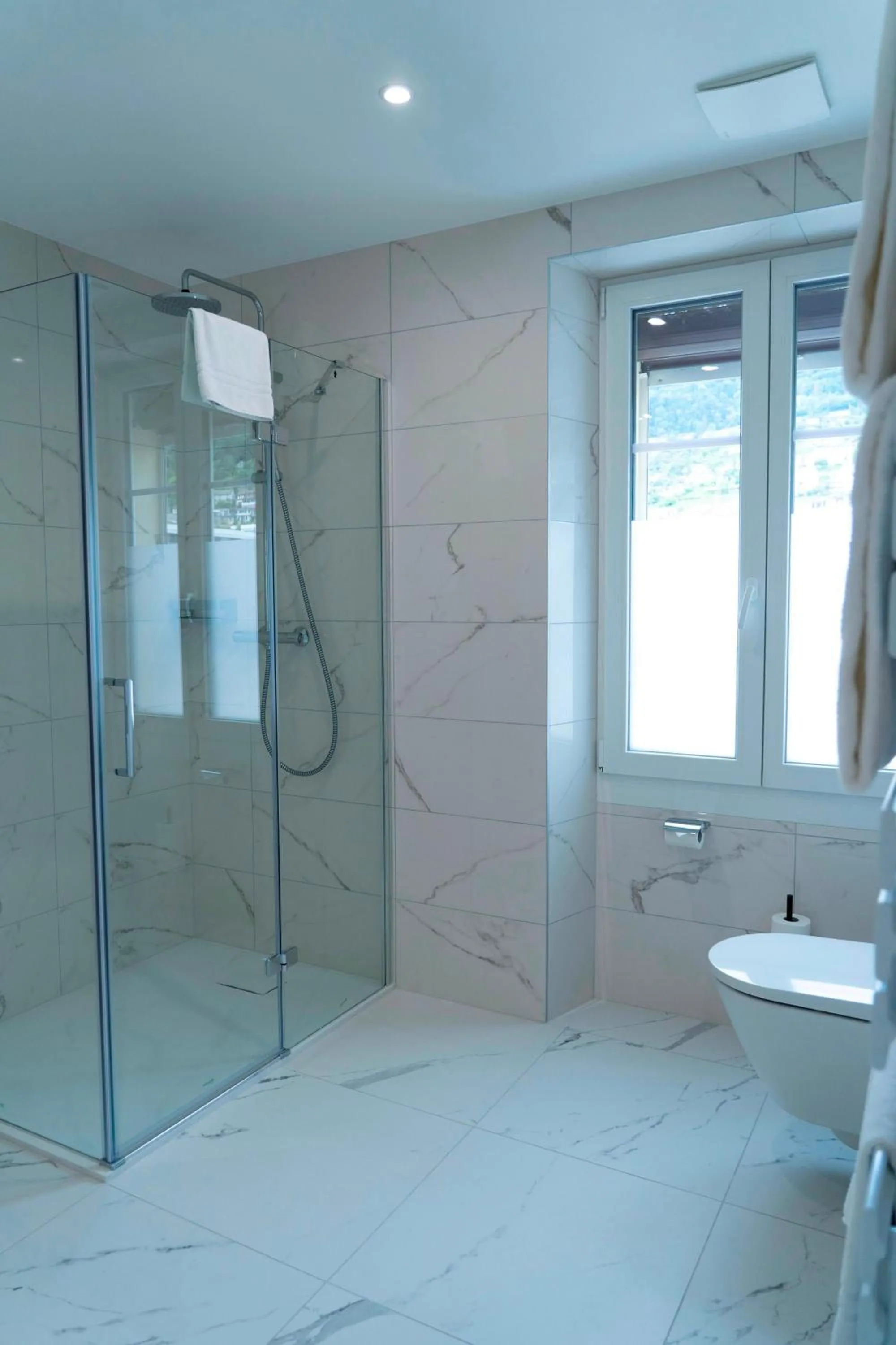 Bathroom in J5 Hotels Helvetie & La Brasserie