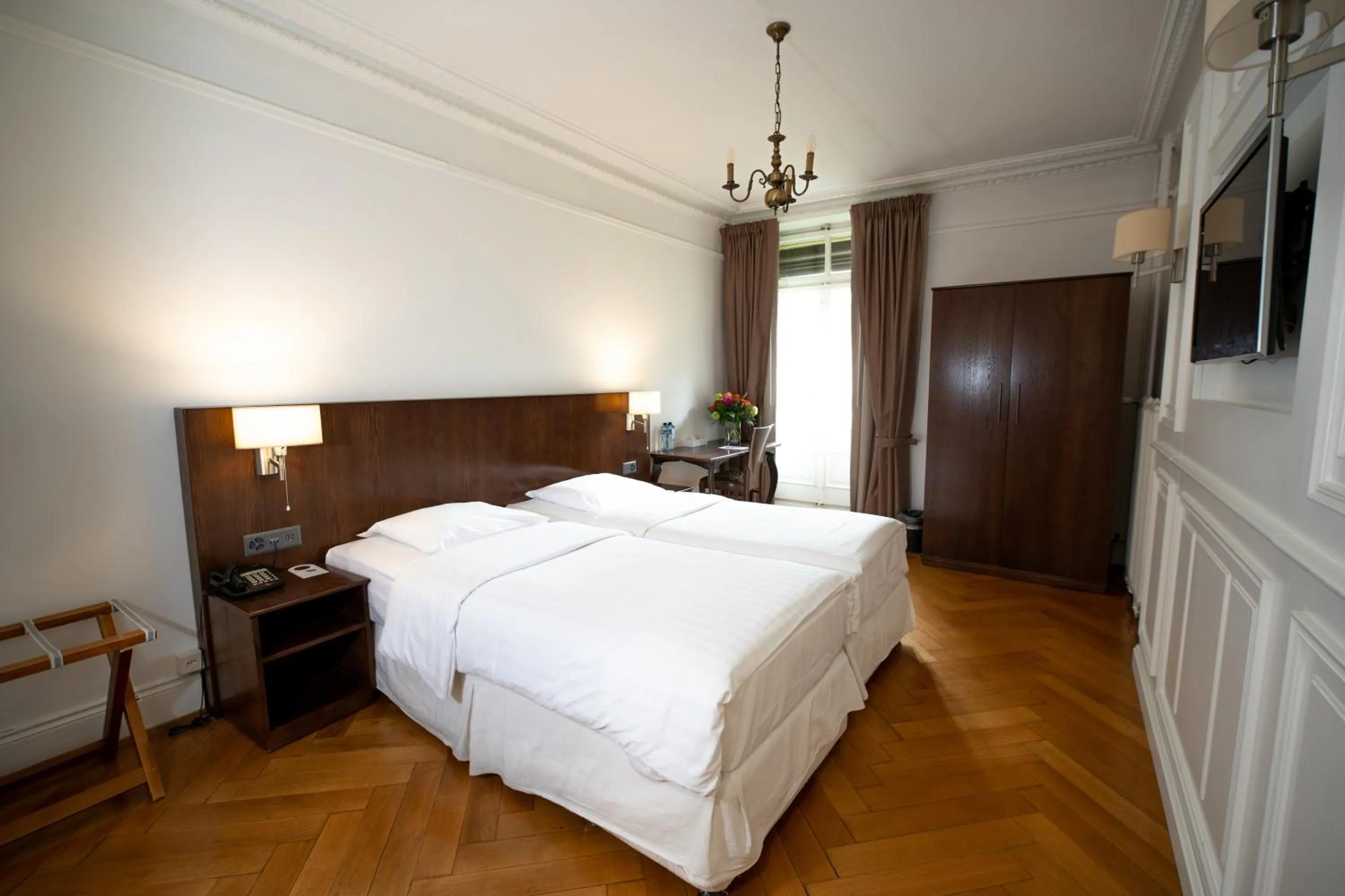 Bed in J5 Hotels Helvetie & La Brasserie