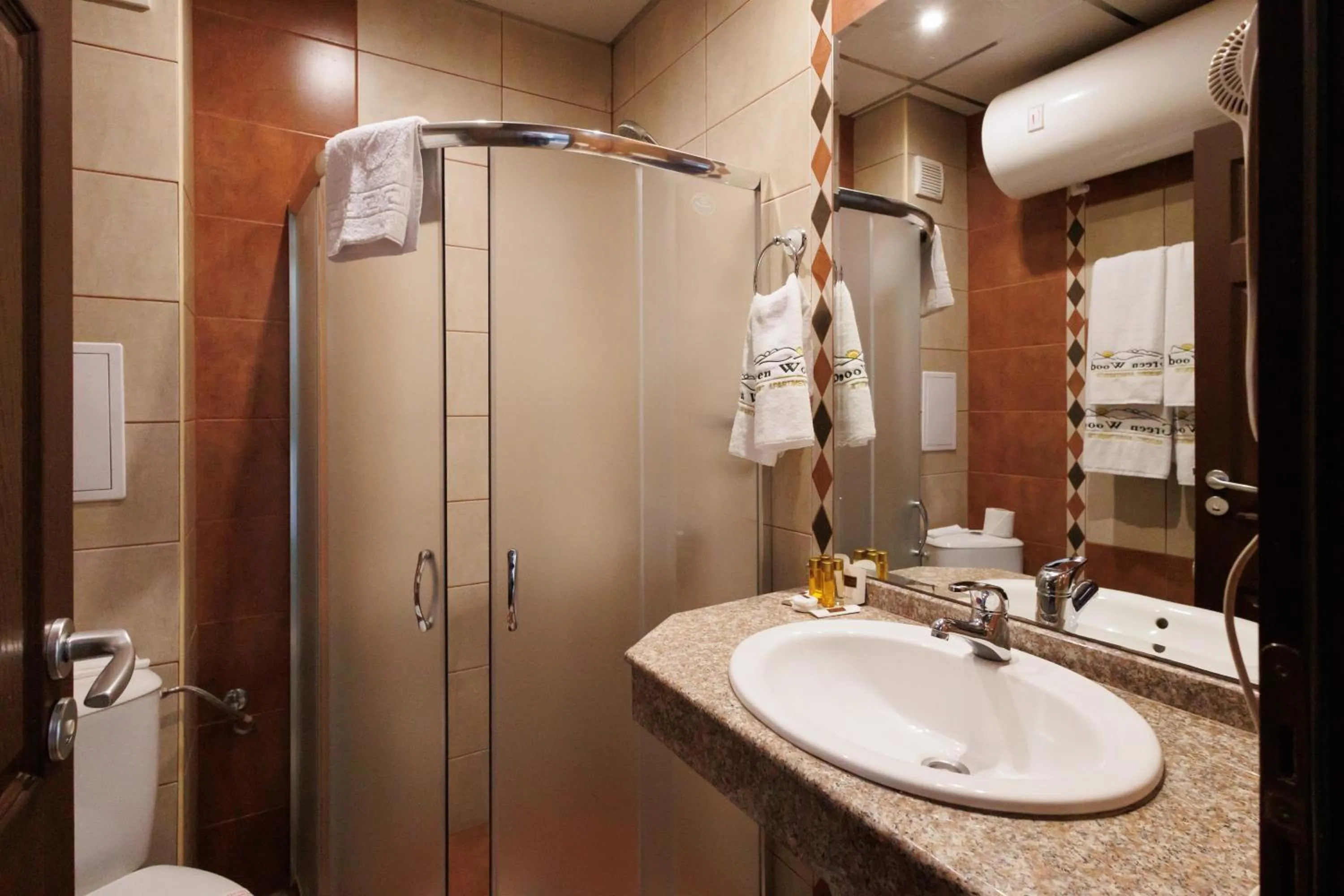 Shower in Smartr Green Wood Hotel & Spa