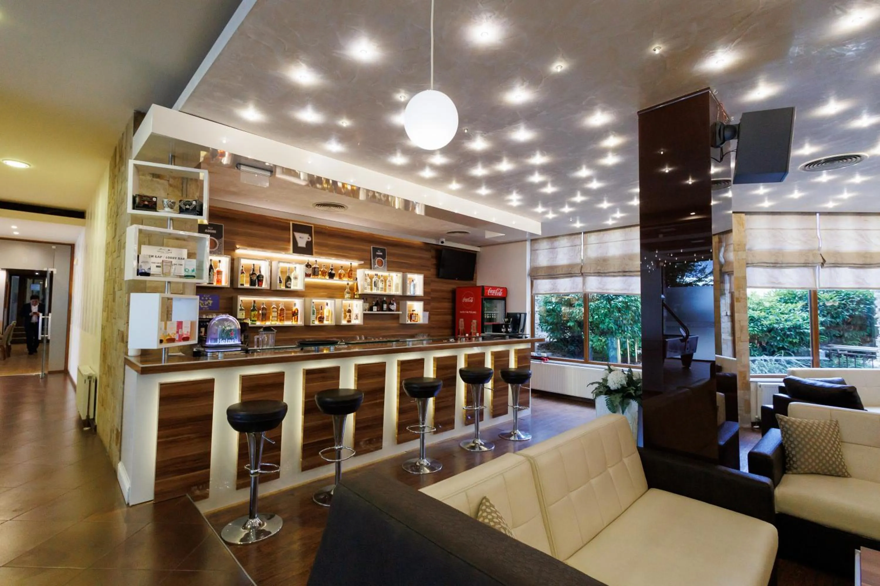 Communal lounge/ TV room in Smartr Green Wood Hotel & Spa