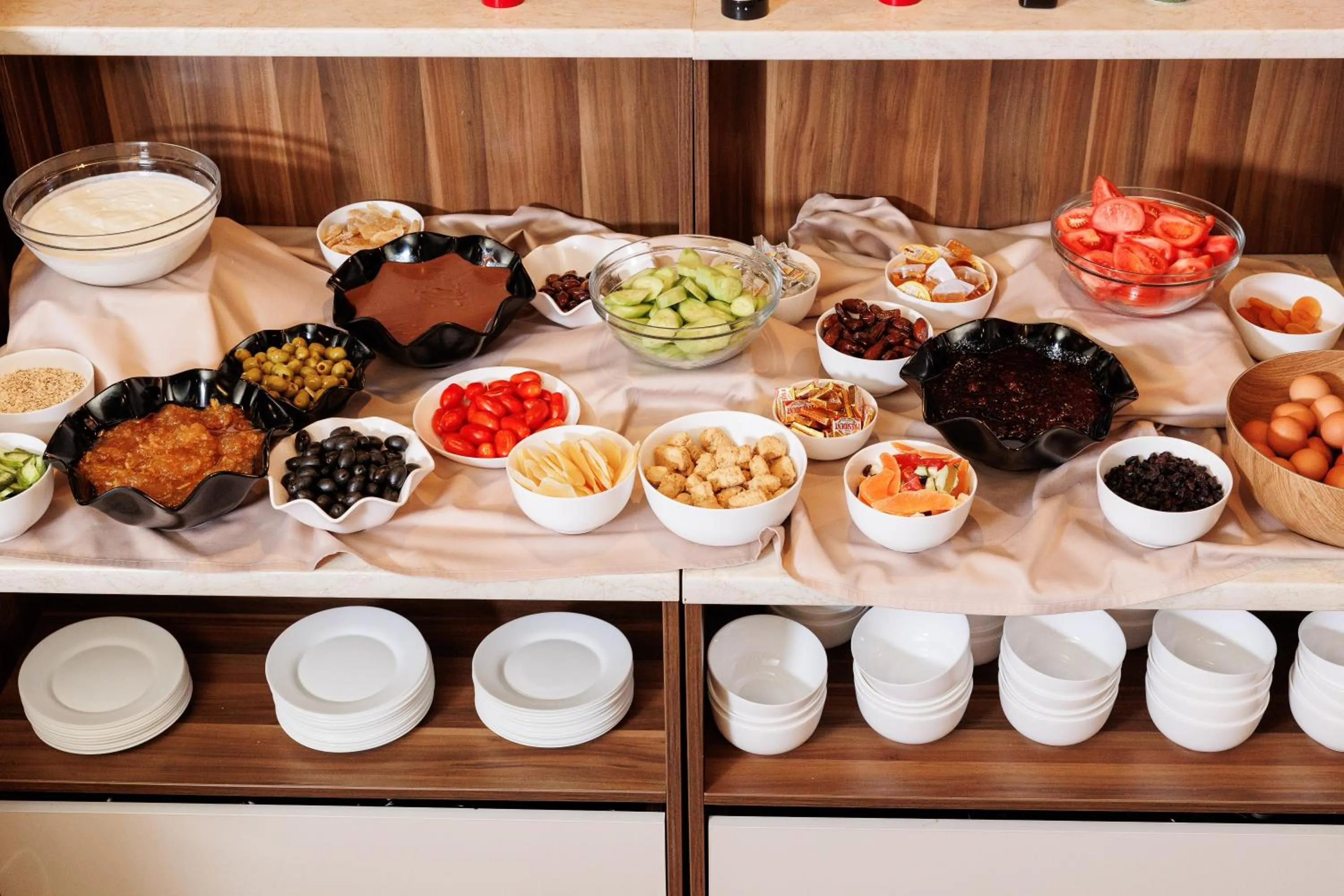 Restaurant/places to eat in Smartr Green Wood Hotel & Spa