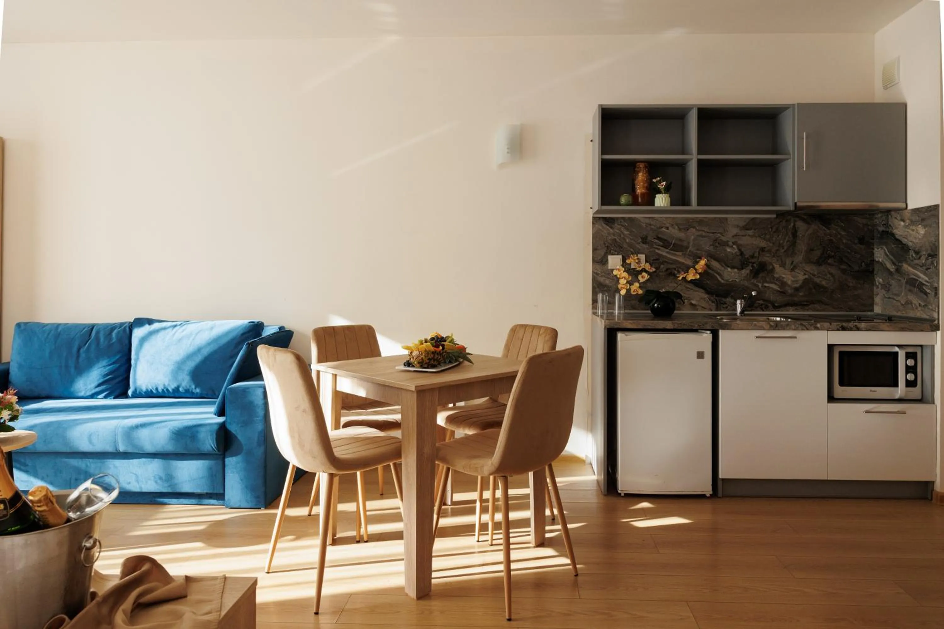 Kitchen or kitchenette in Smartr Green Wood Hotel & Spa