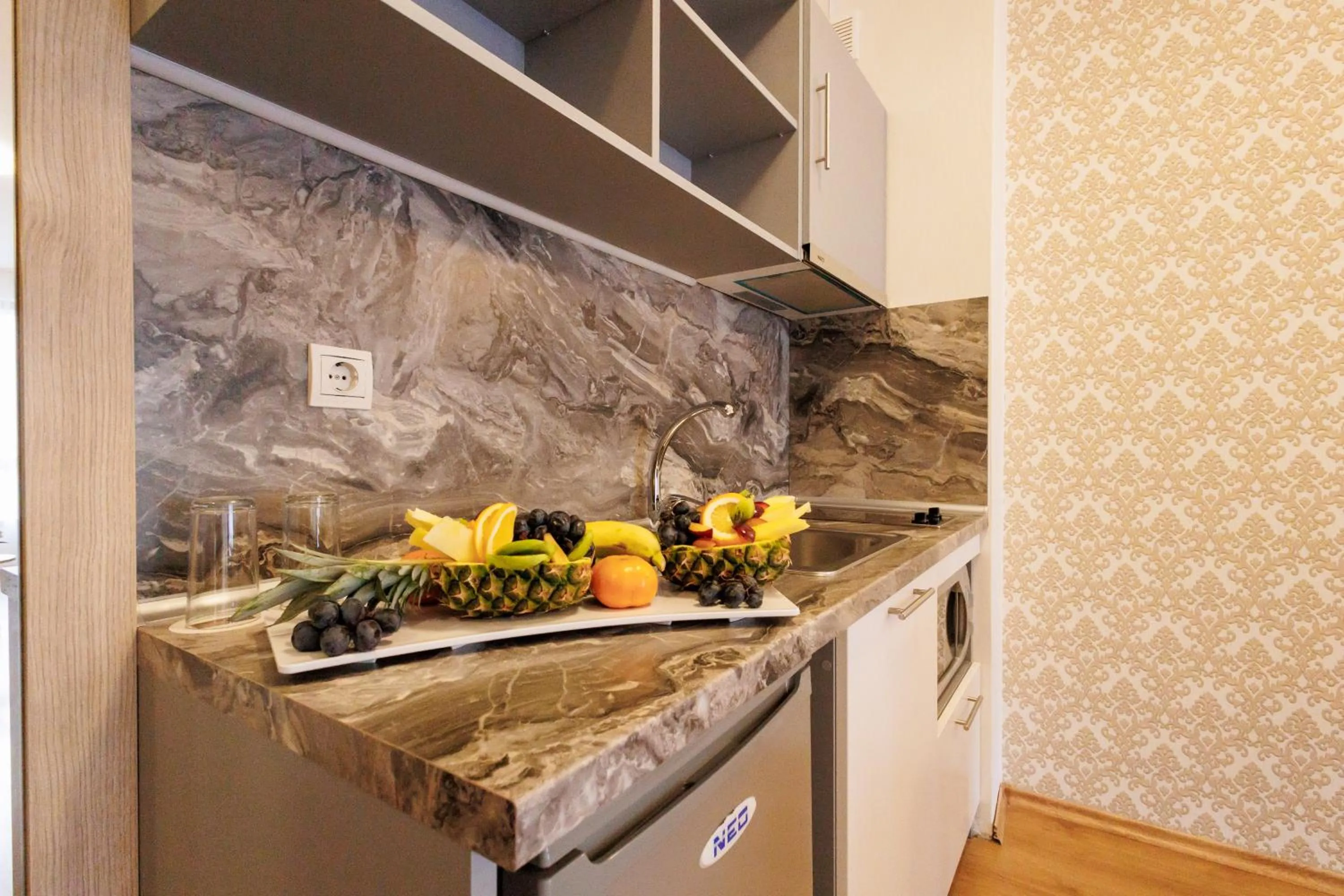 Kitchen or kitchenette in Smartr Green Wood Hotel & Spa