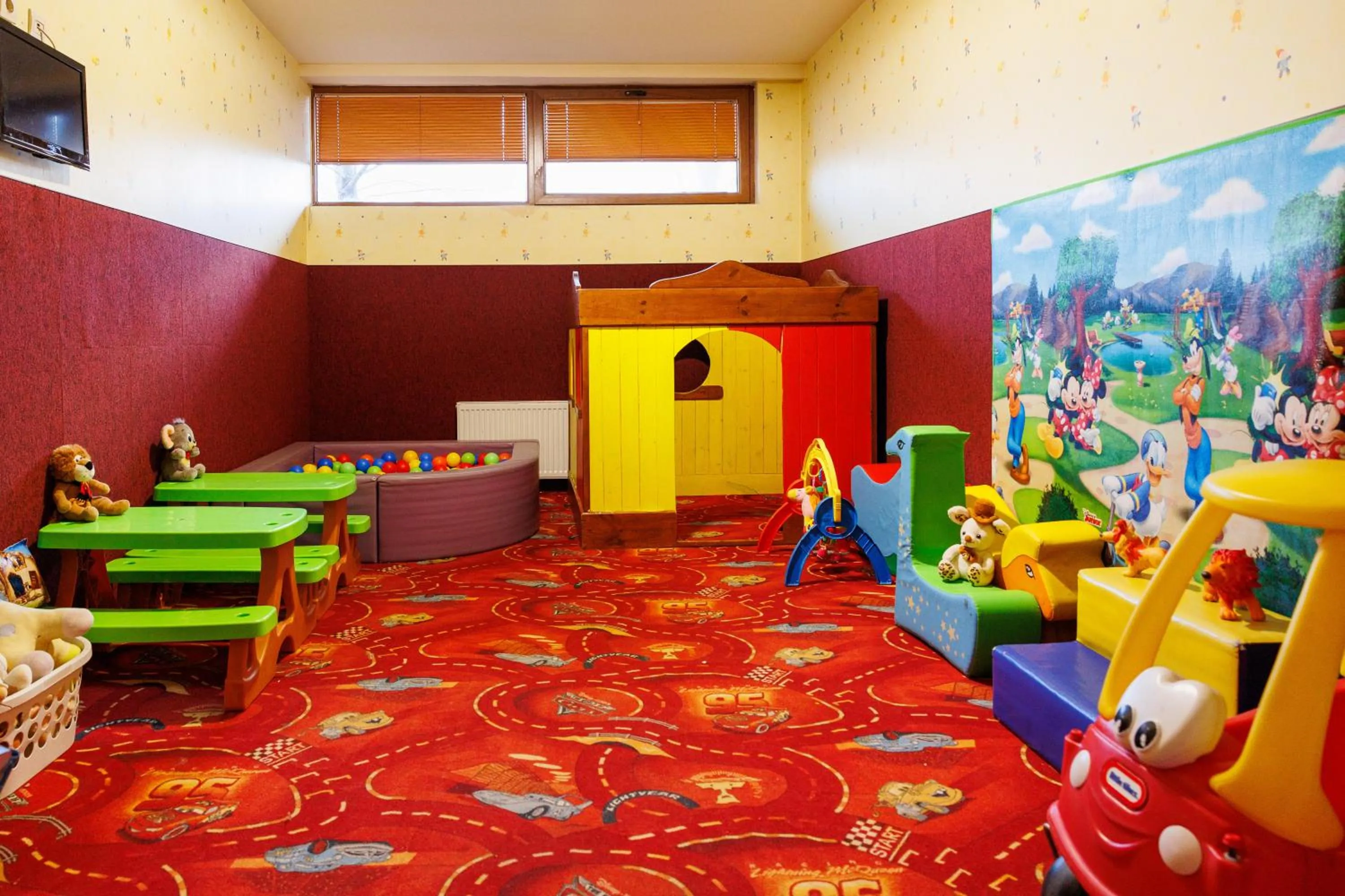 Children play ground in Smartr Green Wood Hotel & Spa