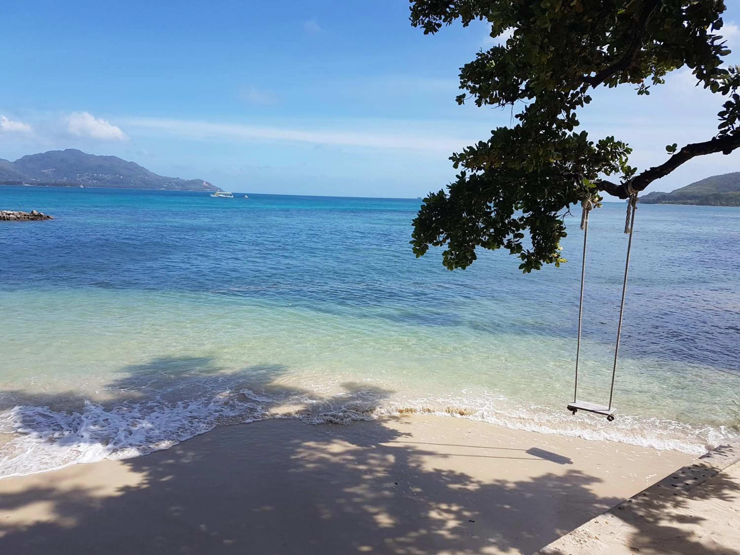 Day in Cerf Island Resort