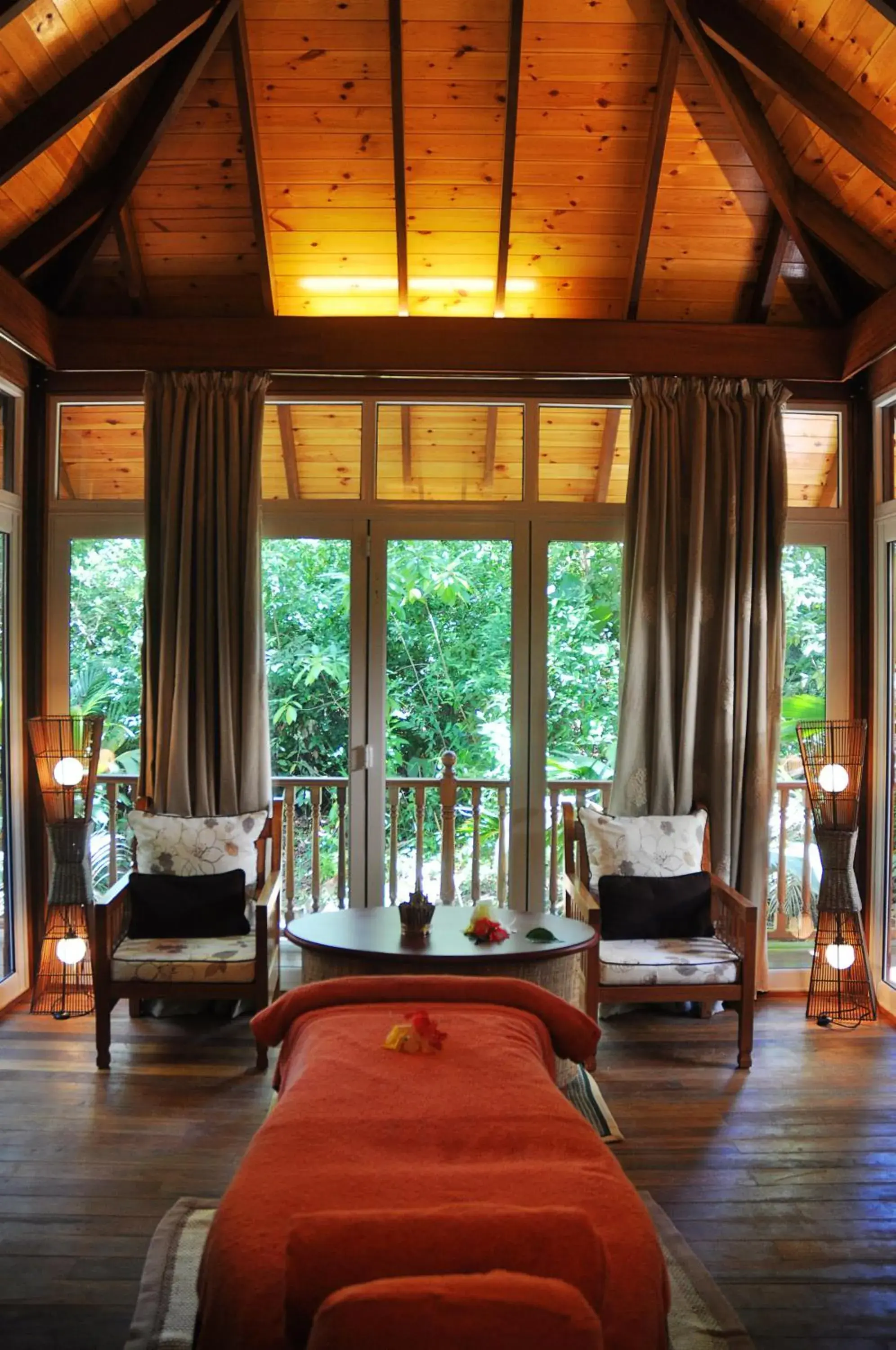 Massage, Bed in Cerf Island Resort Massage, Bed in Cerf Island Resort