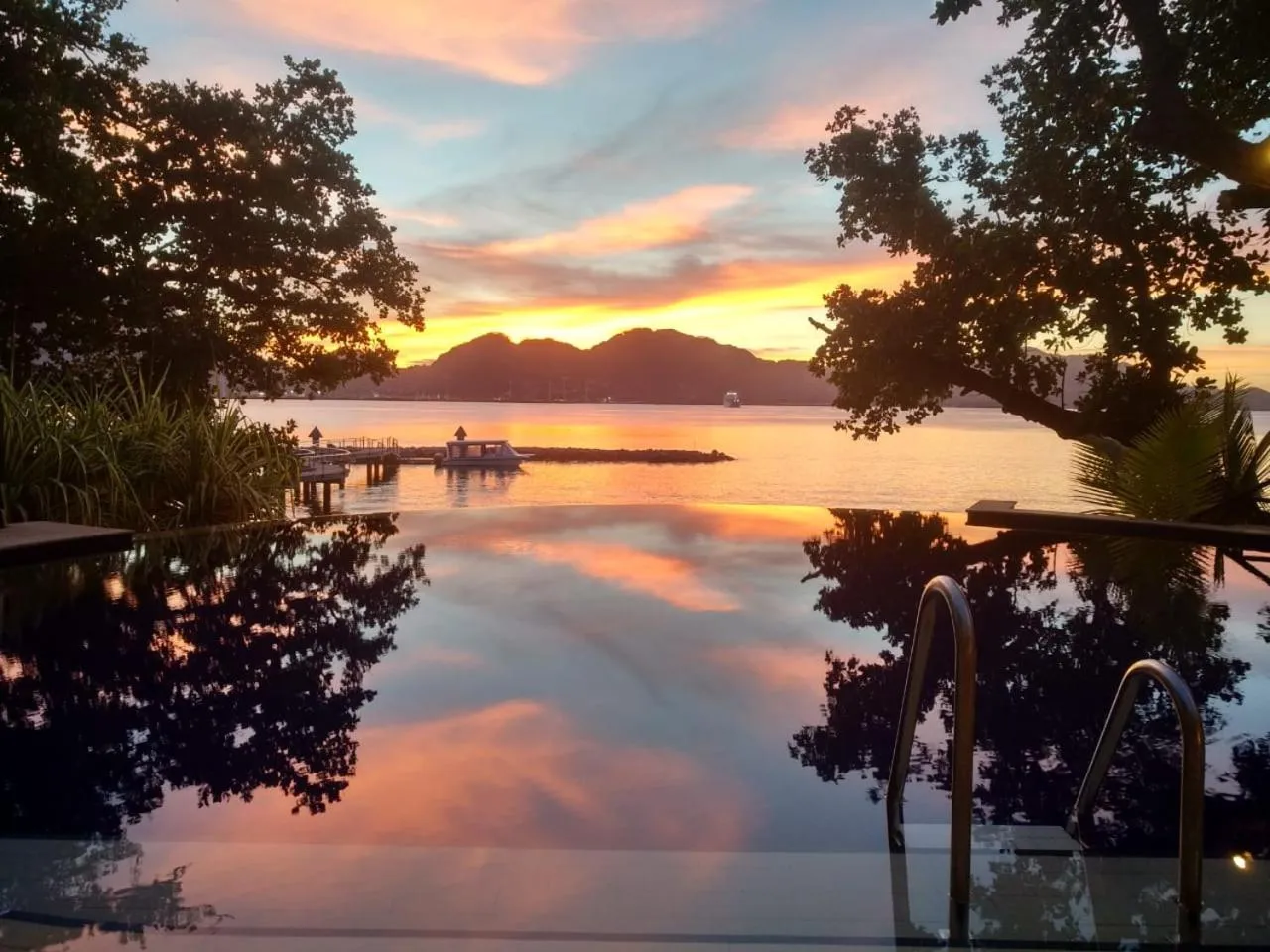 Swimming pool in Cerf Island Resort