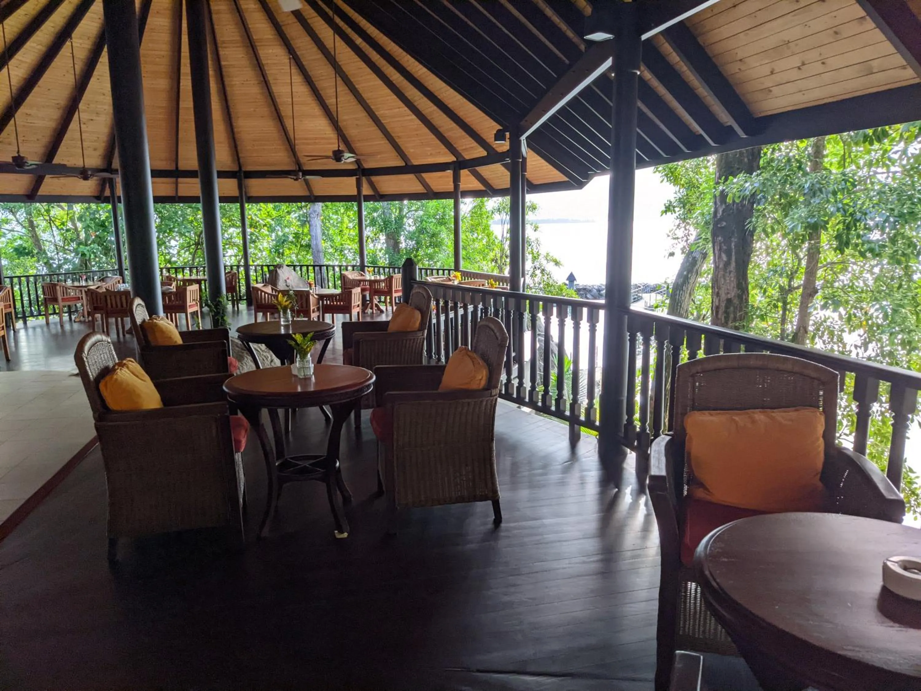 Restaurant/places to eat in Cerf Island Resort
