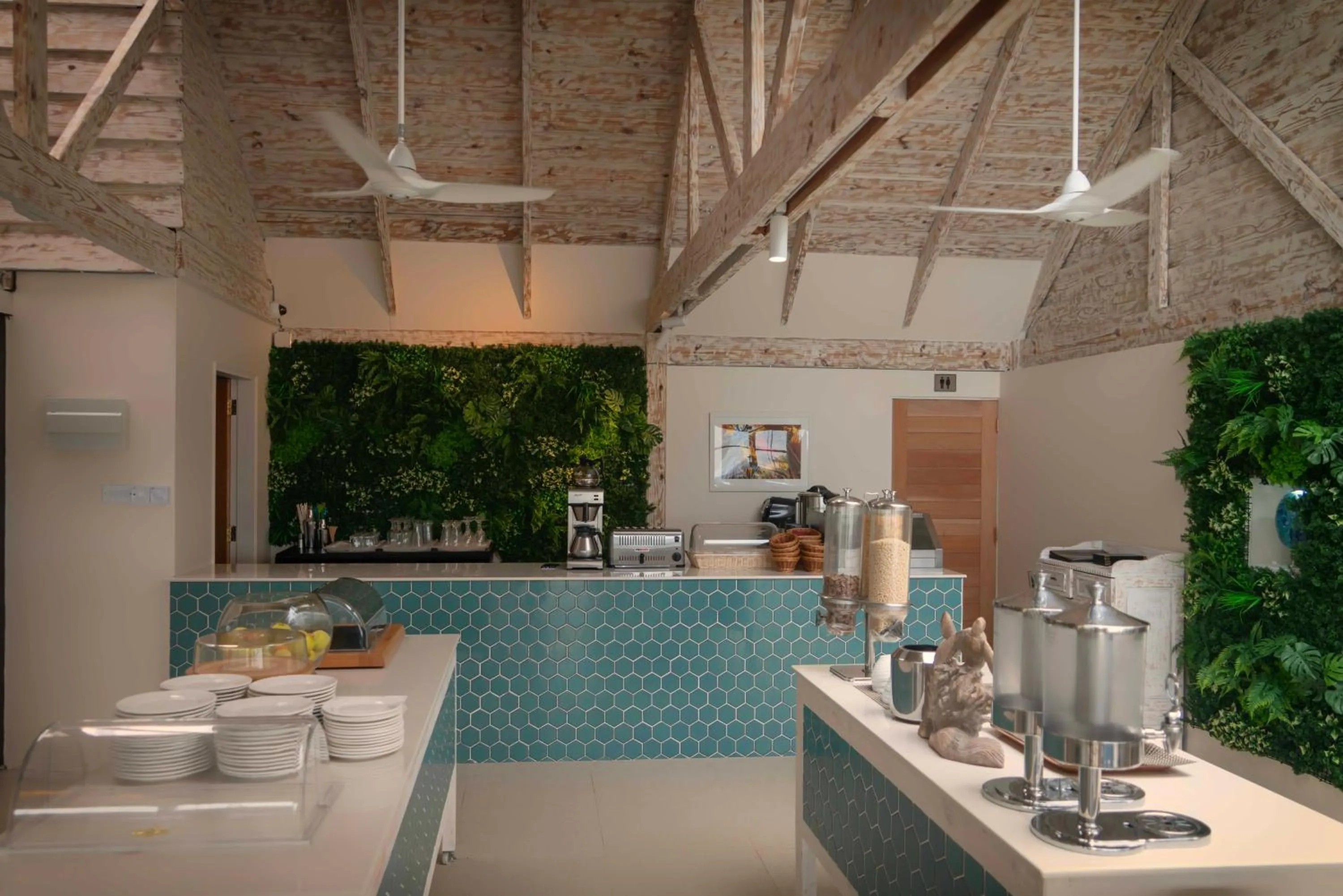 Restaurant/places to eat in Villas de Mer