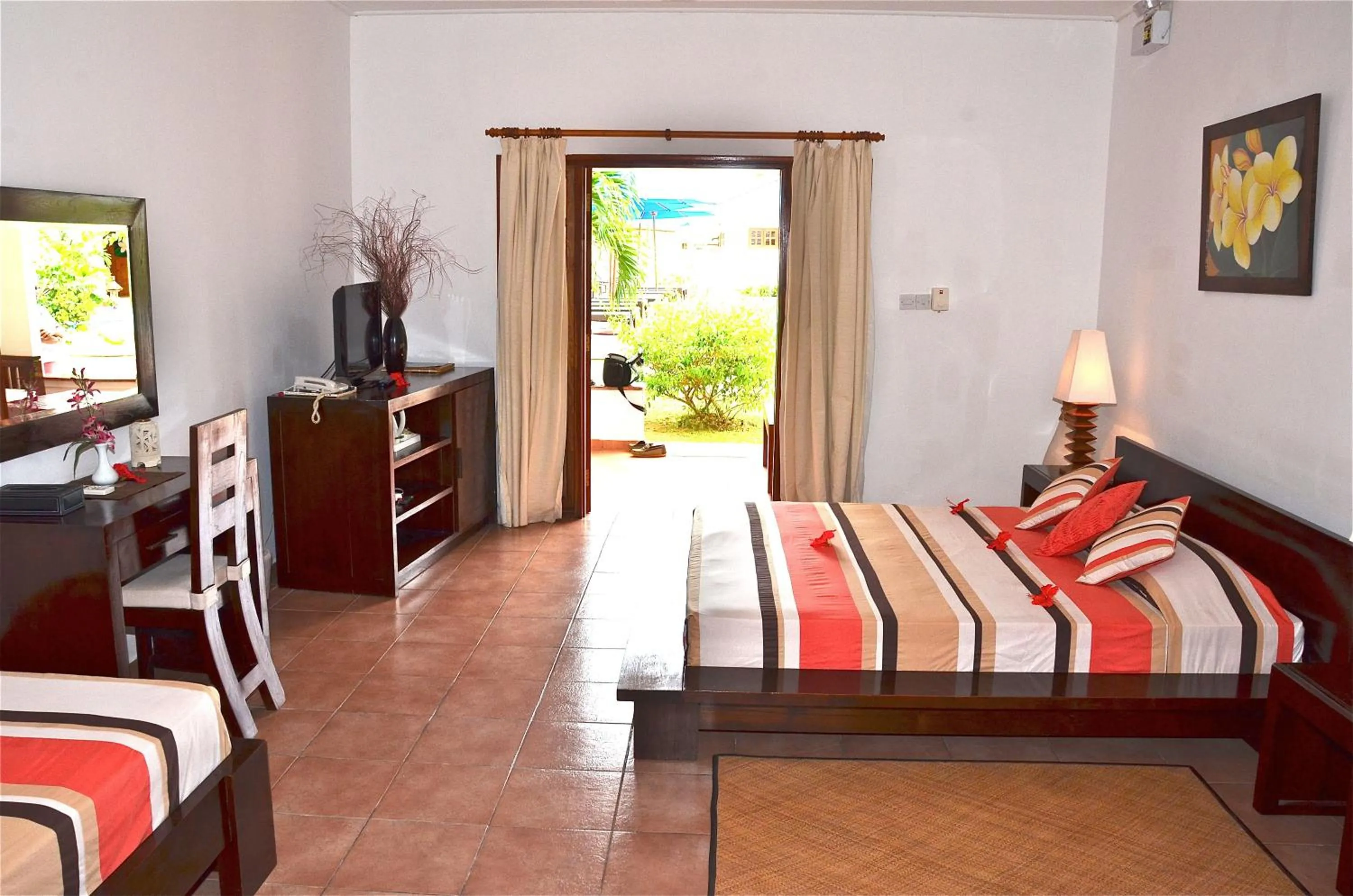 Photo of the whole room, Bed in Britannia Hotel