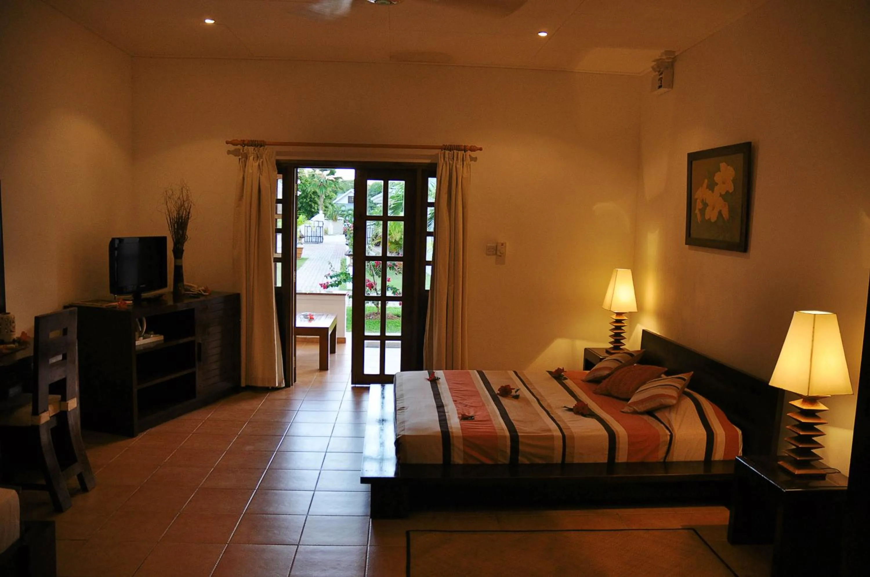 Photo of the whole room, Bed in Britannia Hotel