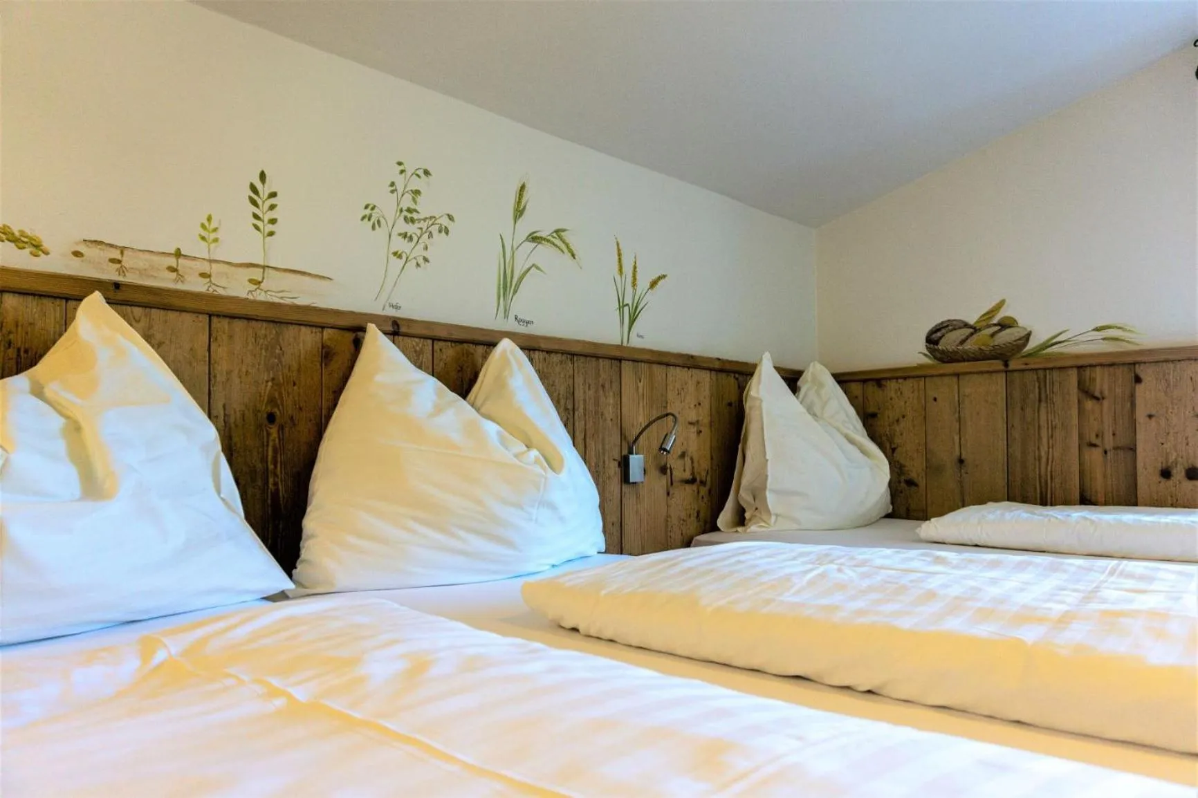 Photo of the whole room, Bed in Alpengasthof Hochsöll