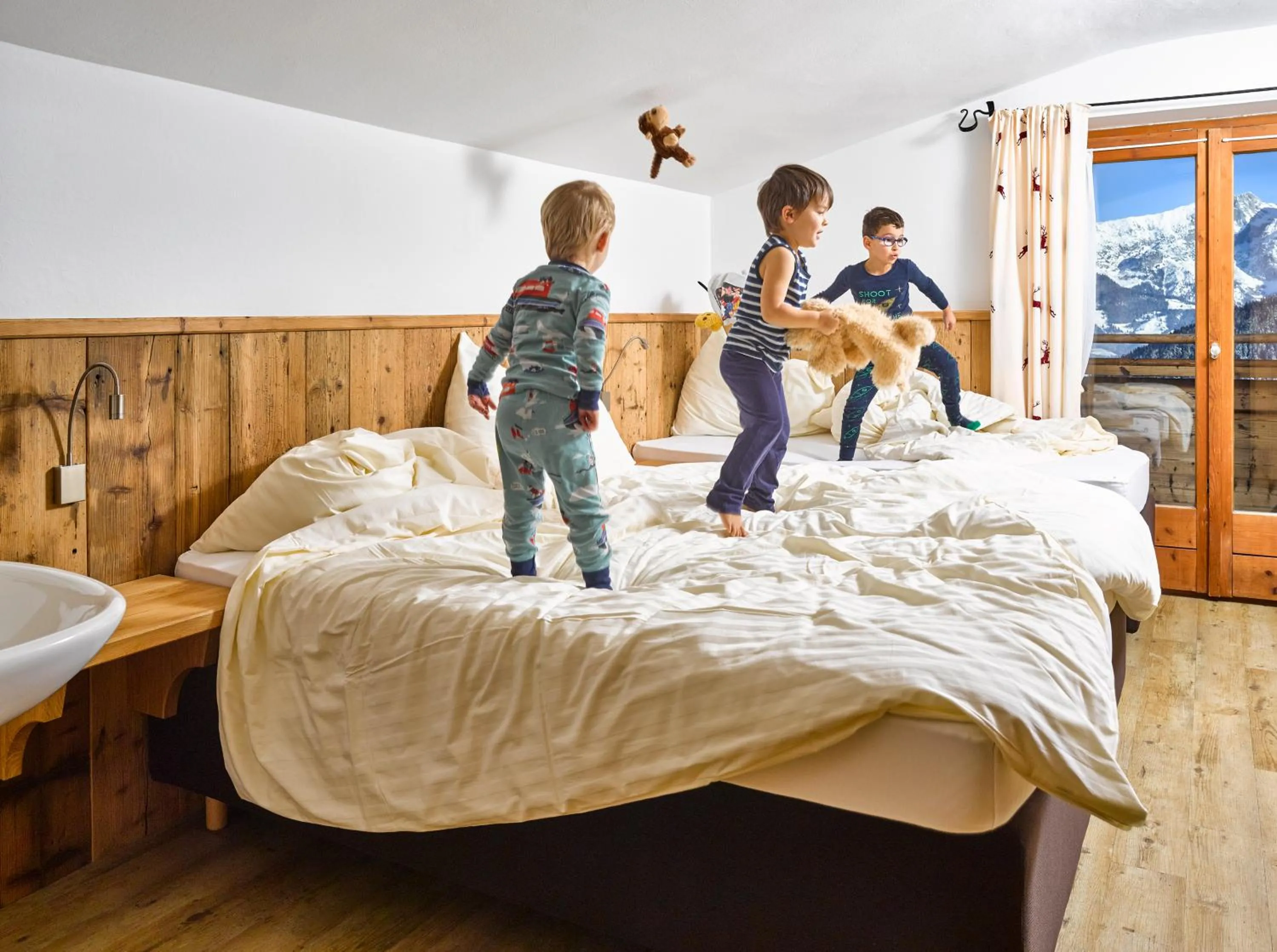 children, Bed in Alpengasthof Hochsöll