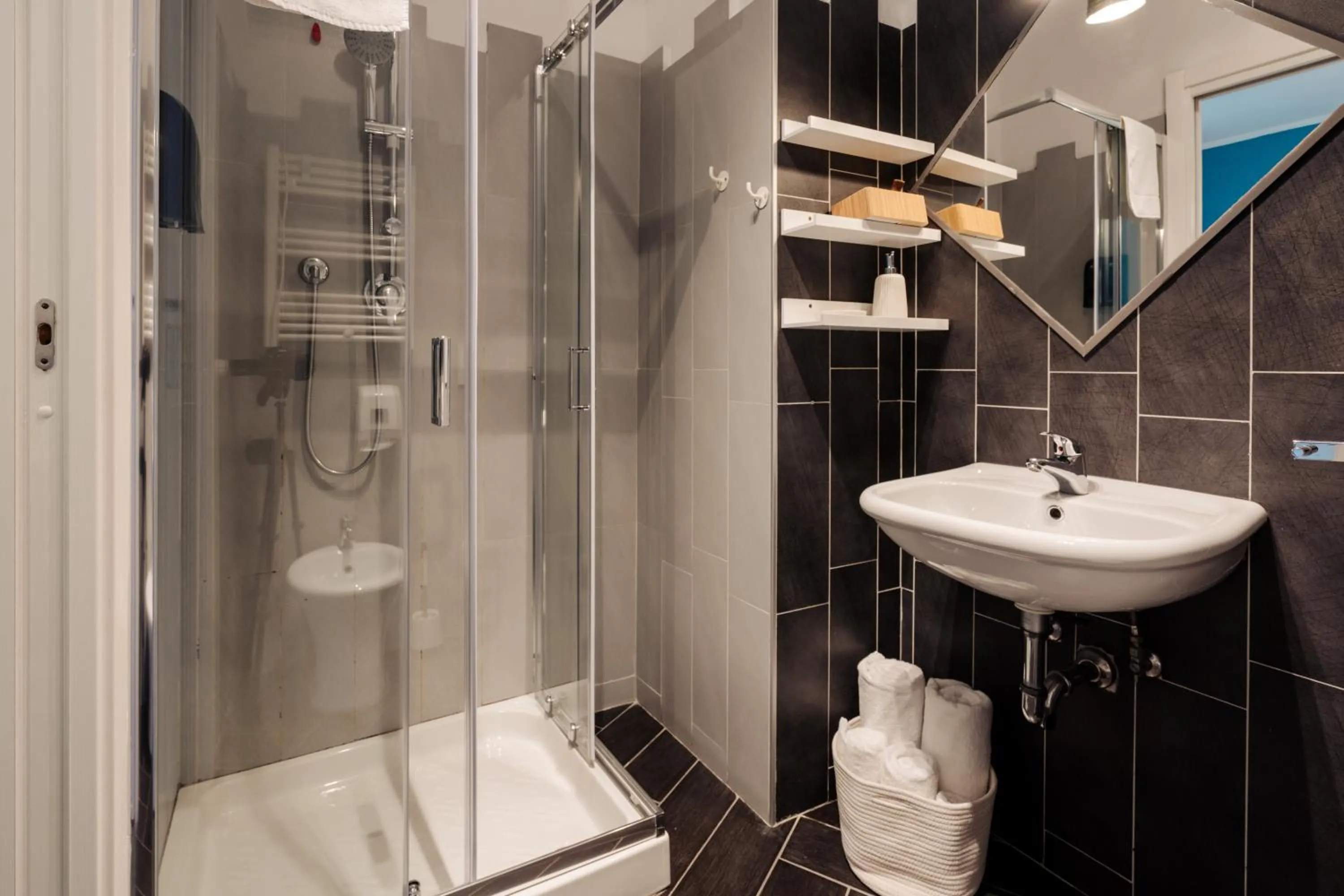 Bathroom in I Remi Del Prione by Le 5 Terre La Spezia