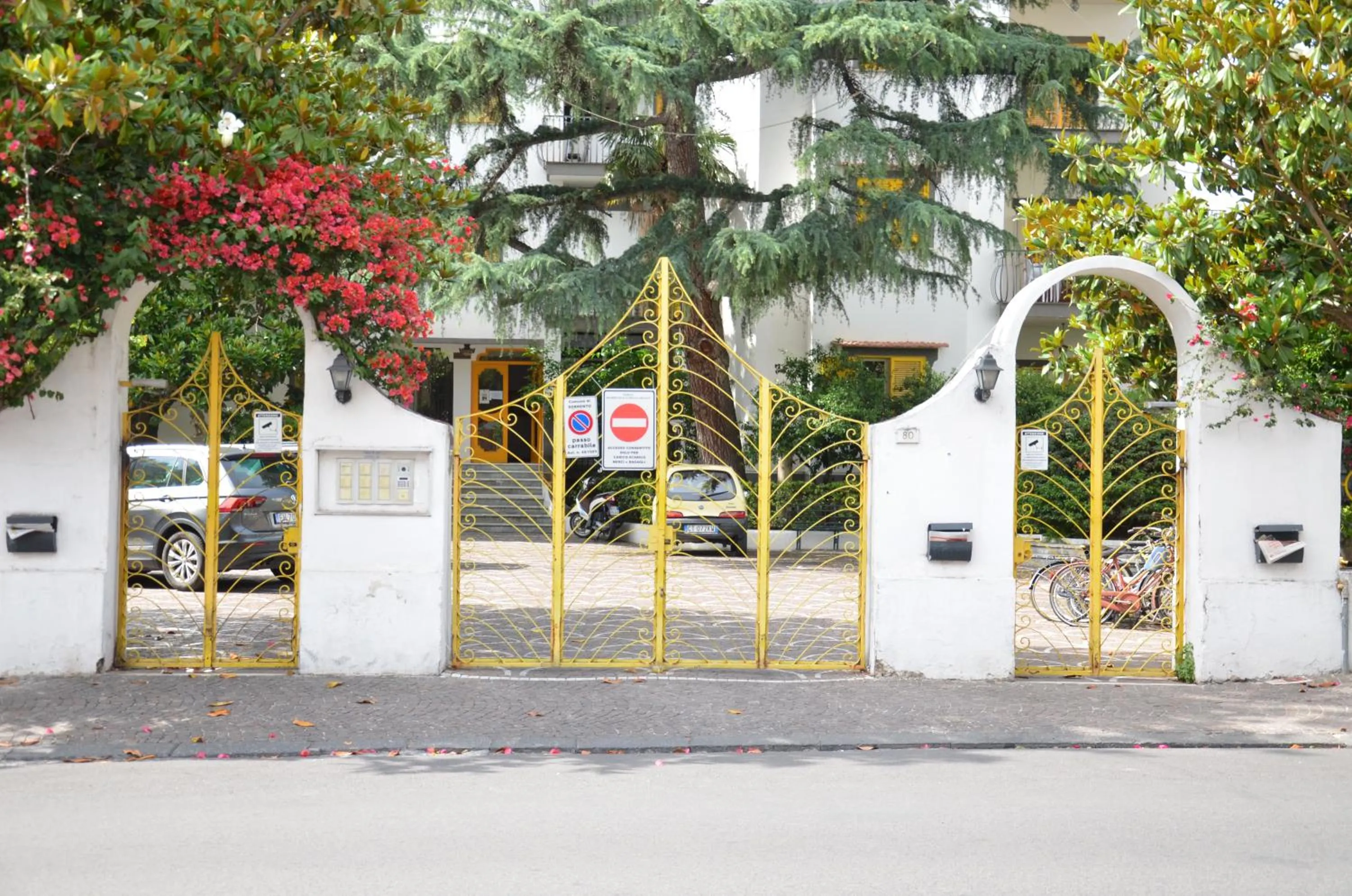Property building in Sorrento Maison Lurò