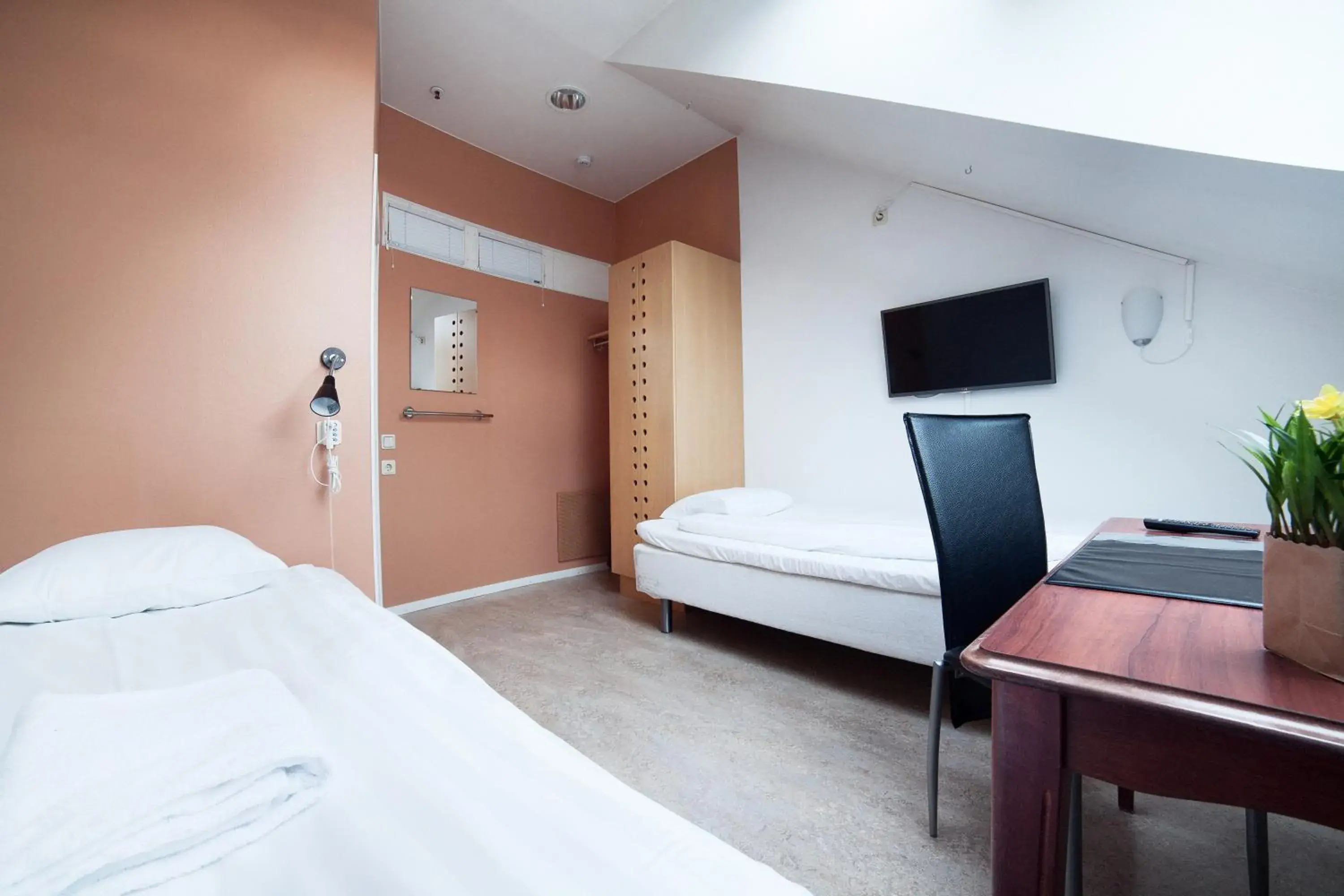 Standard Twin Room with Shared Bathroom - single occupancy in Pronova Hotell & Vandrarhem Standard Twin Room with Shared Bathroom - single occupancy in Pronova Hotell & Vandrarhem