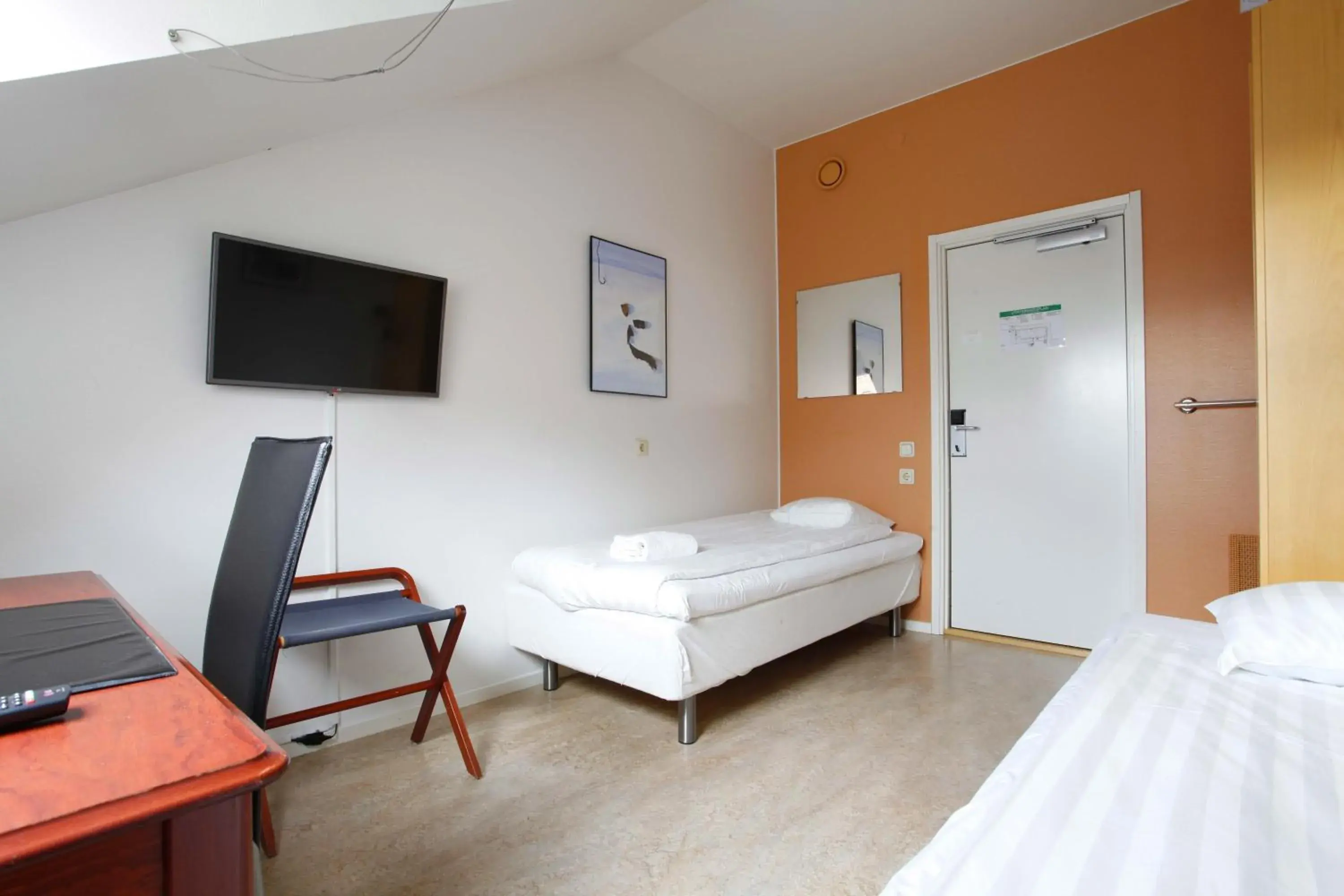 Standard Twin Room with Shared Bathroom in Pronova Hotell & Vandrarhem Standard Twin Room with Shared Bathroom in Pronova Hotell & Vandrarhem