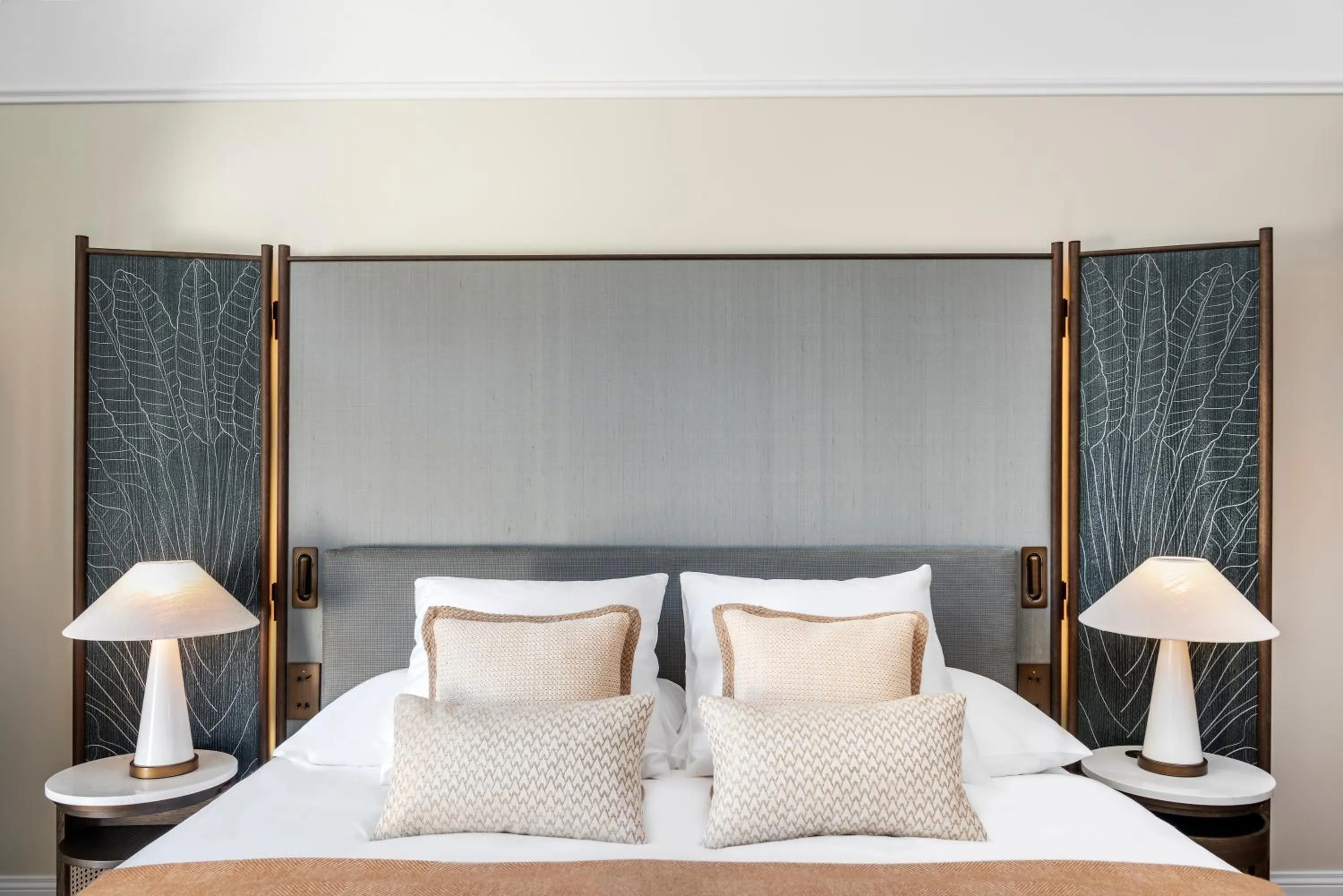 Bed in Small Luxury Hotel Ambassador Zurich