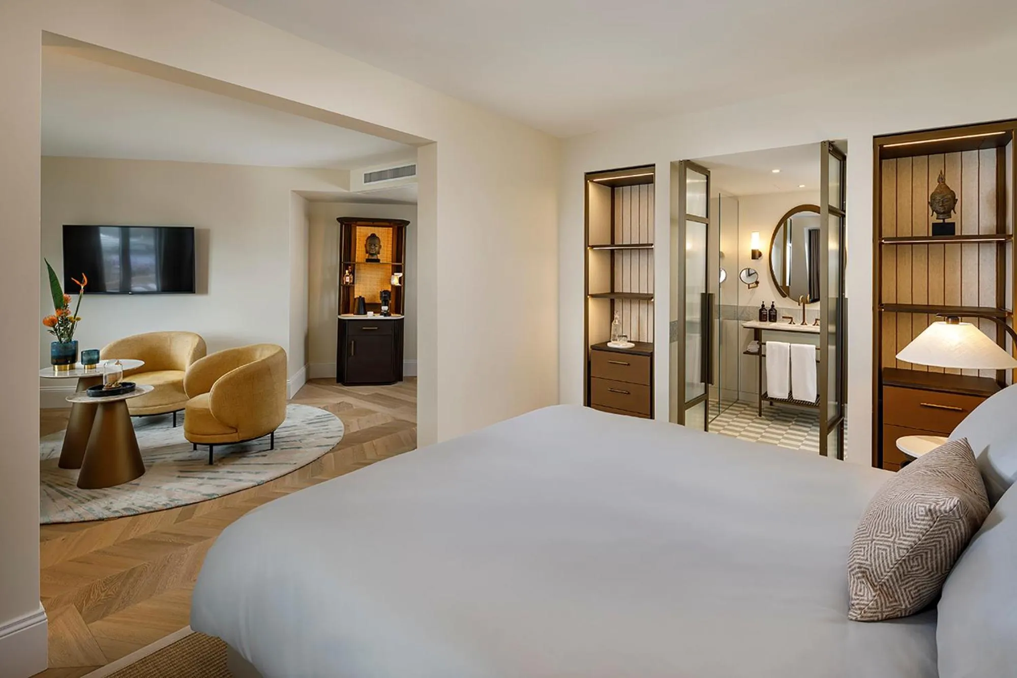 Bathroom, Bed in Small Luxury Hotel Ambassador Zurich