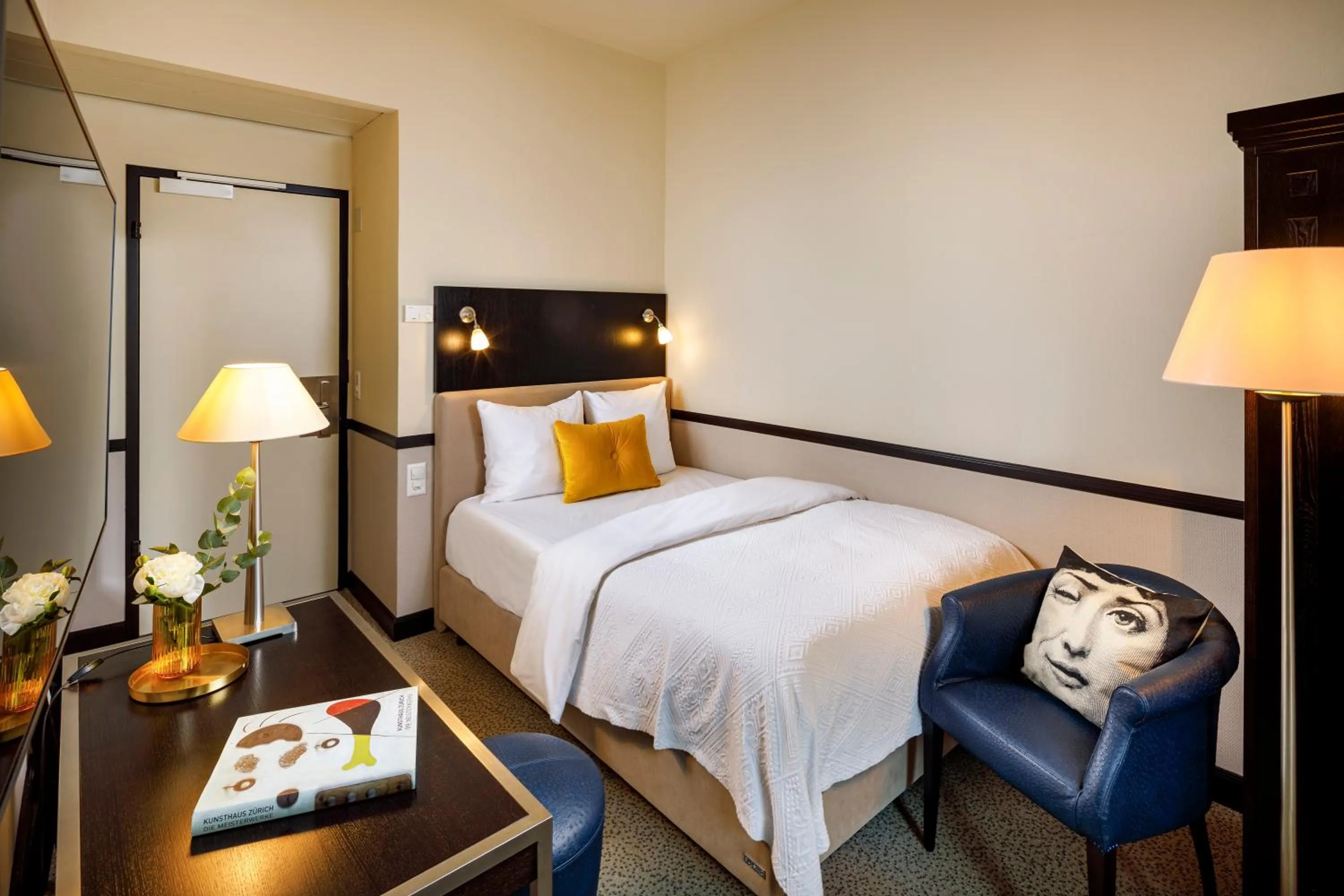 Bed in Opera Hotel Zürich