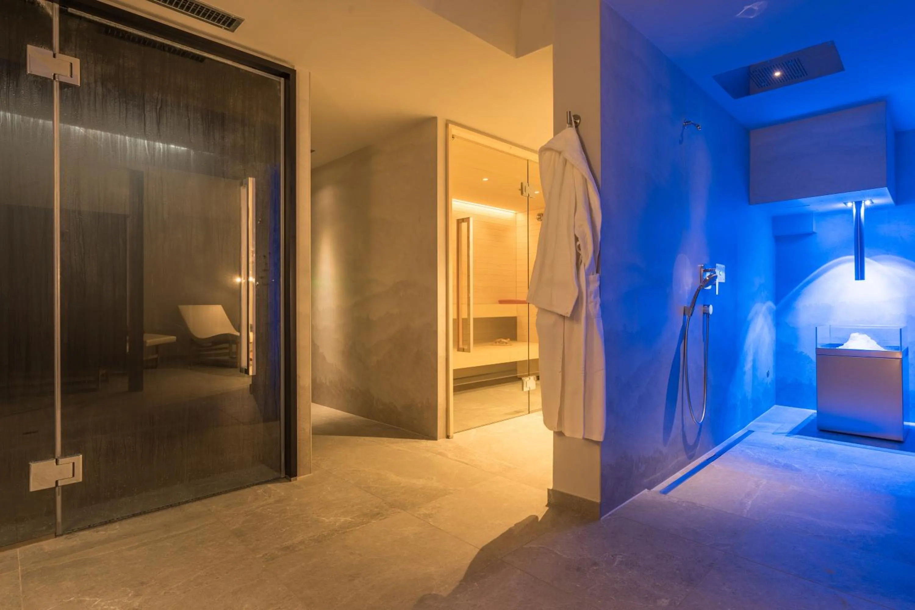 Bed in Hotel Beau Rivage