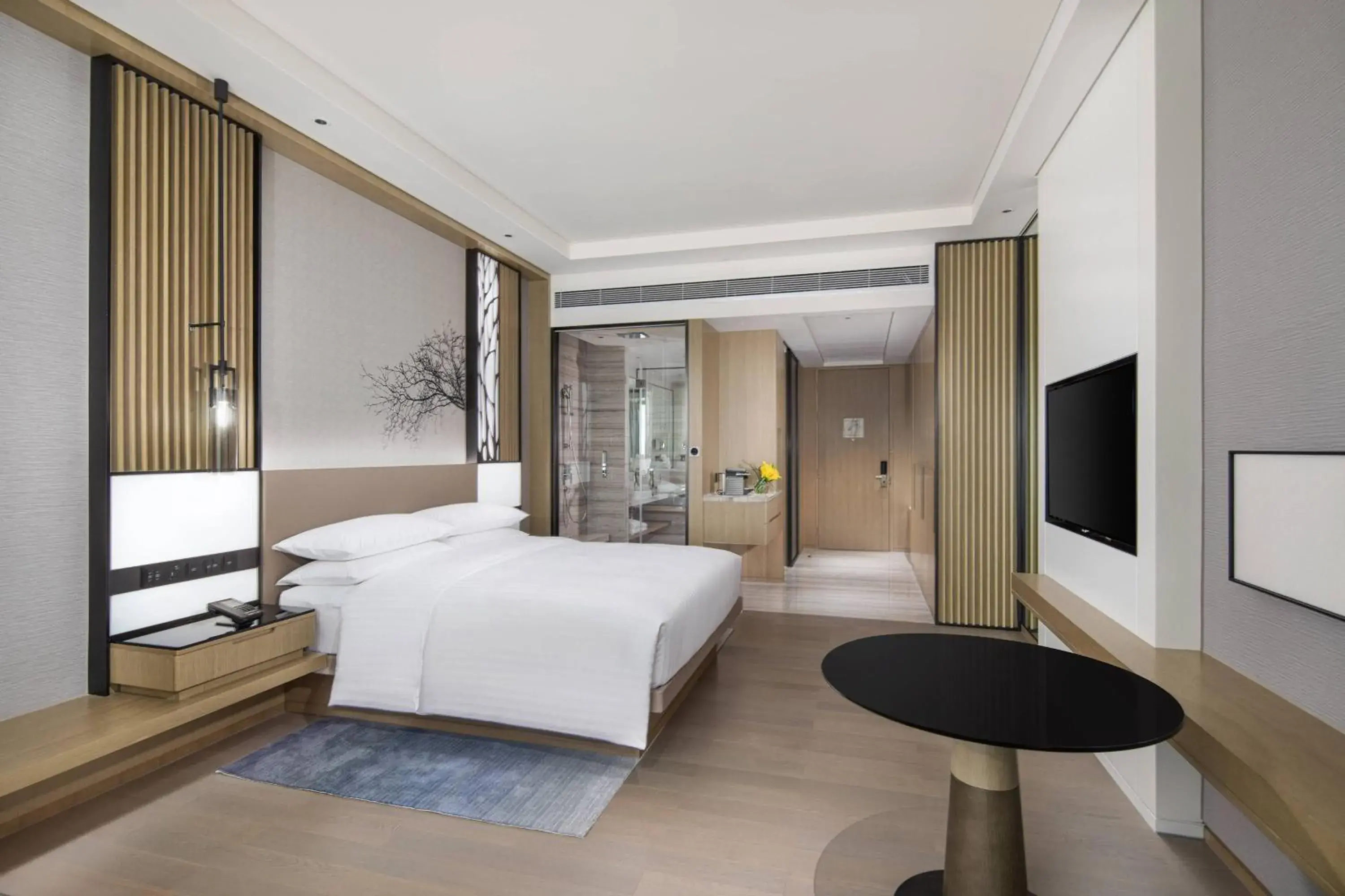 Guest room, 1 King, City view in Courtyard by Marriott Chengdu South Guest room, 1 King, City view in Courtyard by Marriott Chengdu South