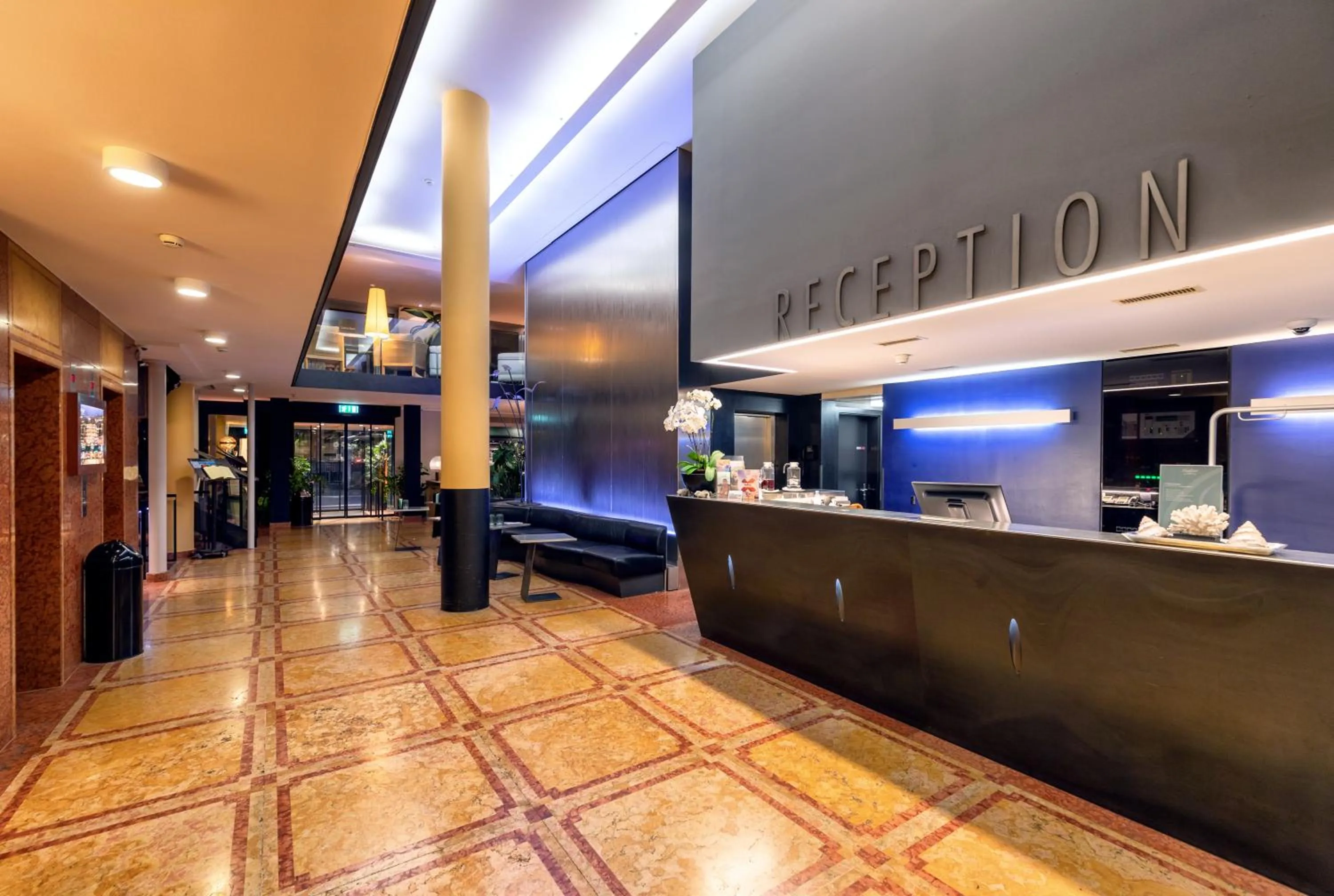 Lobby or reception in Central Plaza