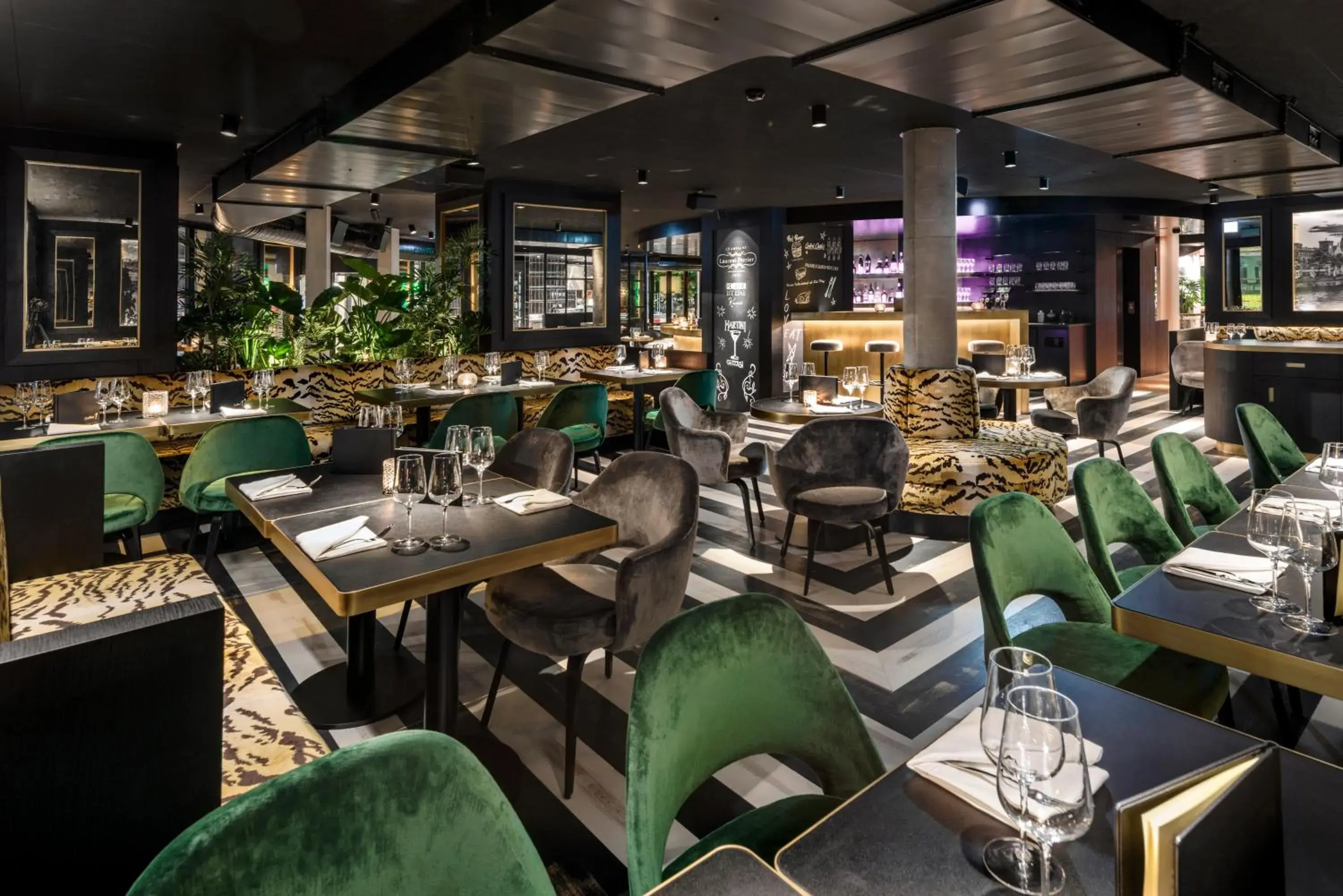 Restaurant/places to eat in Central Plaza Restaurant/places to eat in Central Plaza