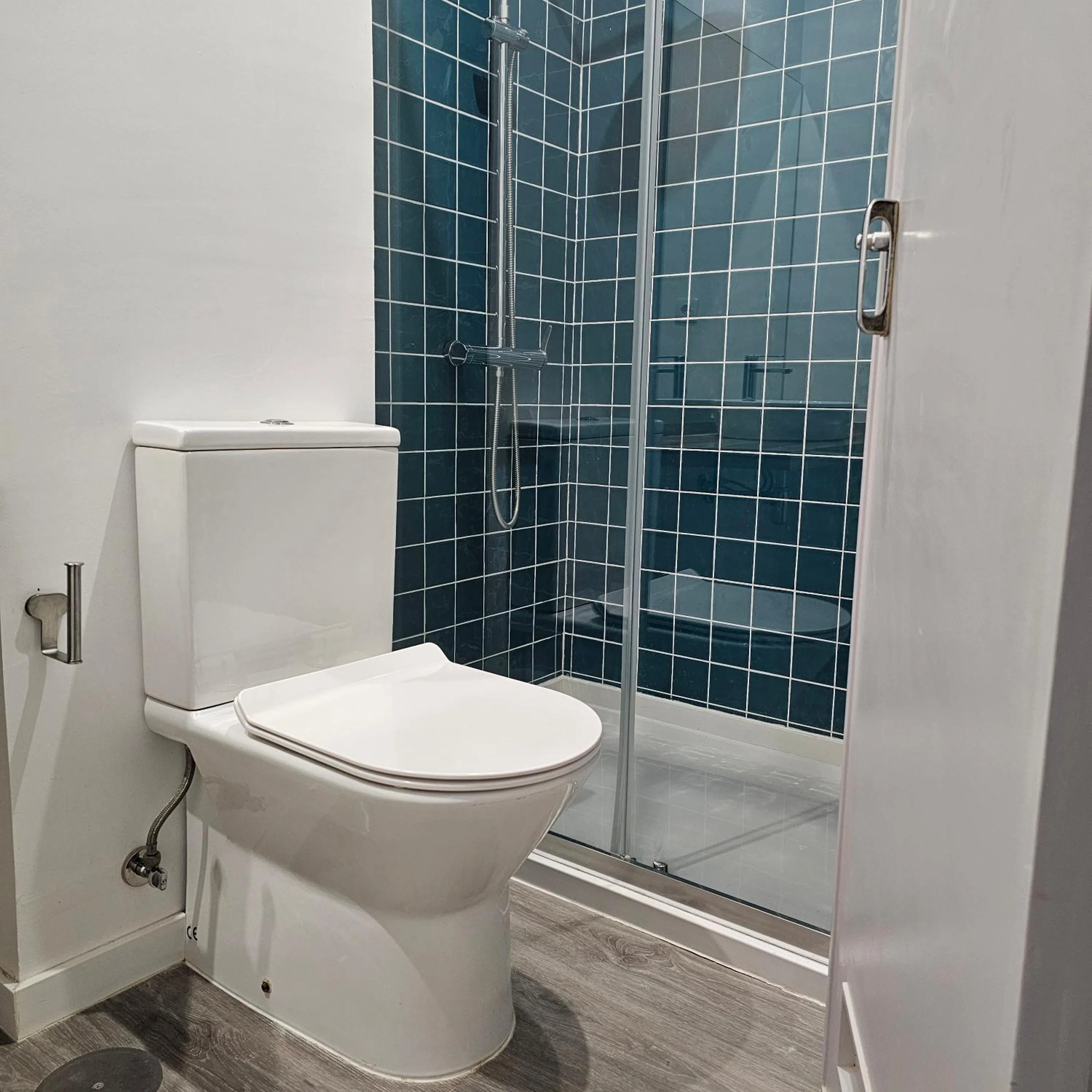 Shower in Marinha Garden Inn - AL