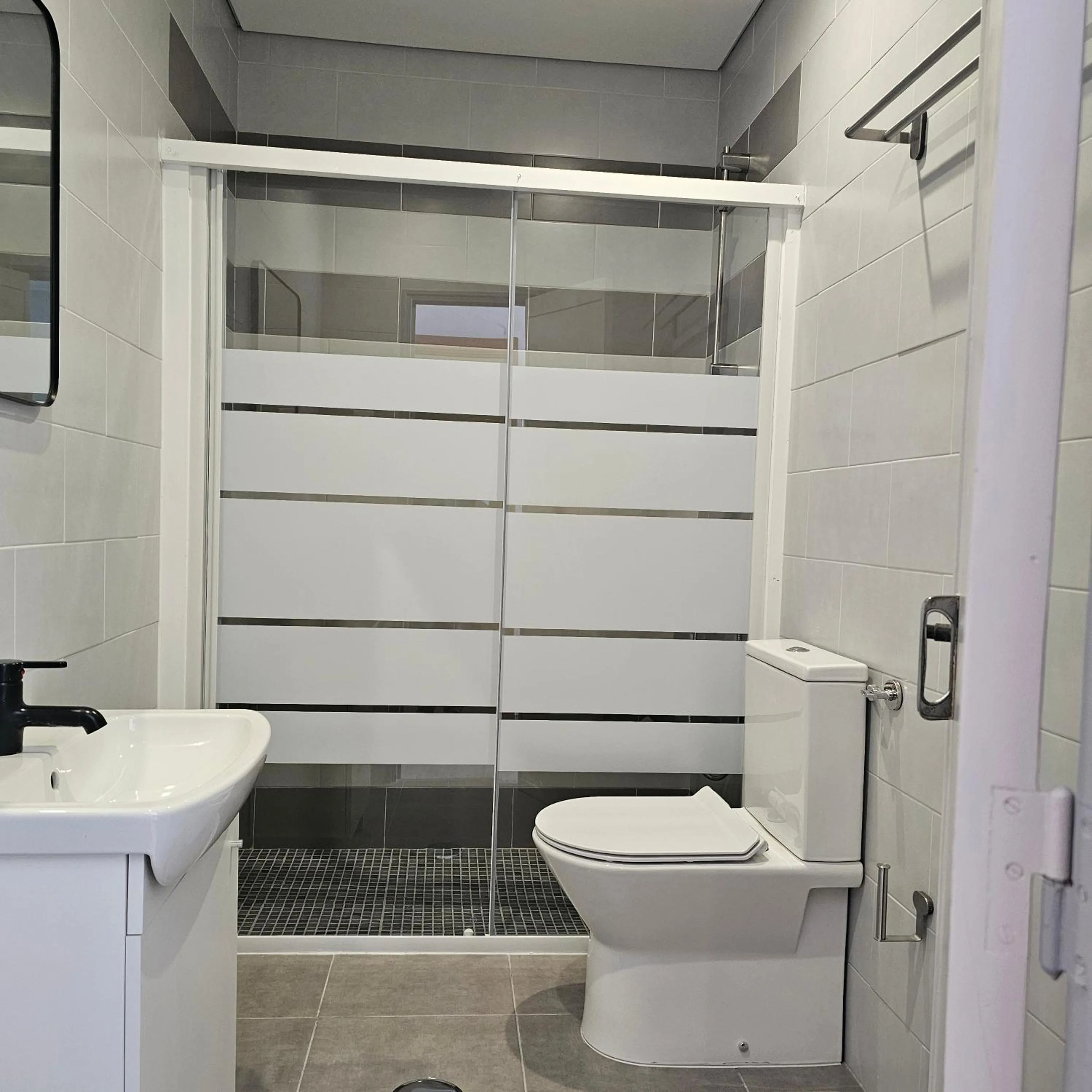 Shower in Marinha Garden Inn - AL