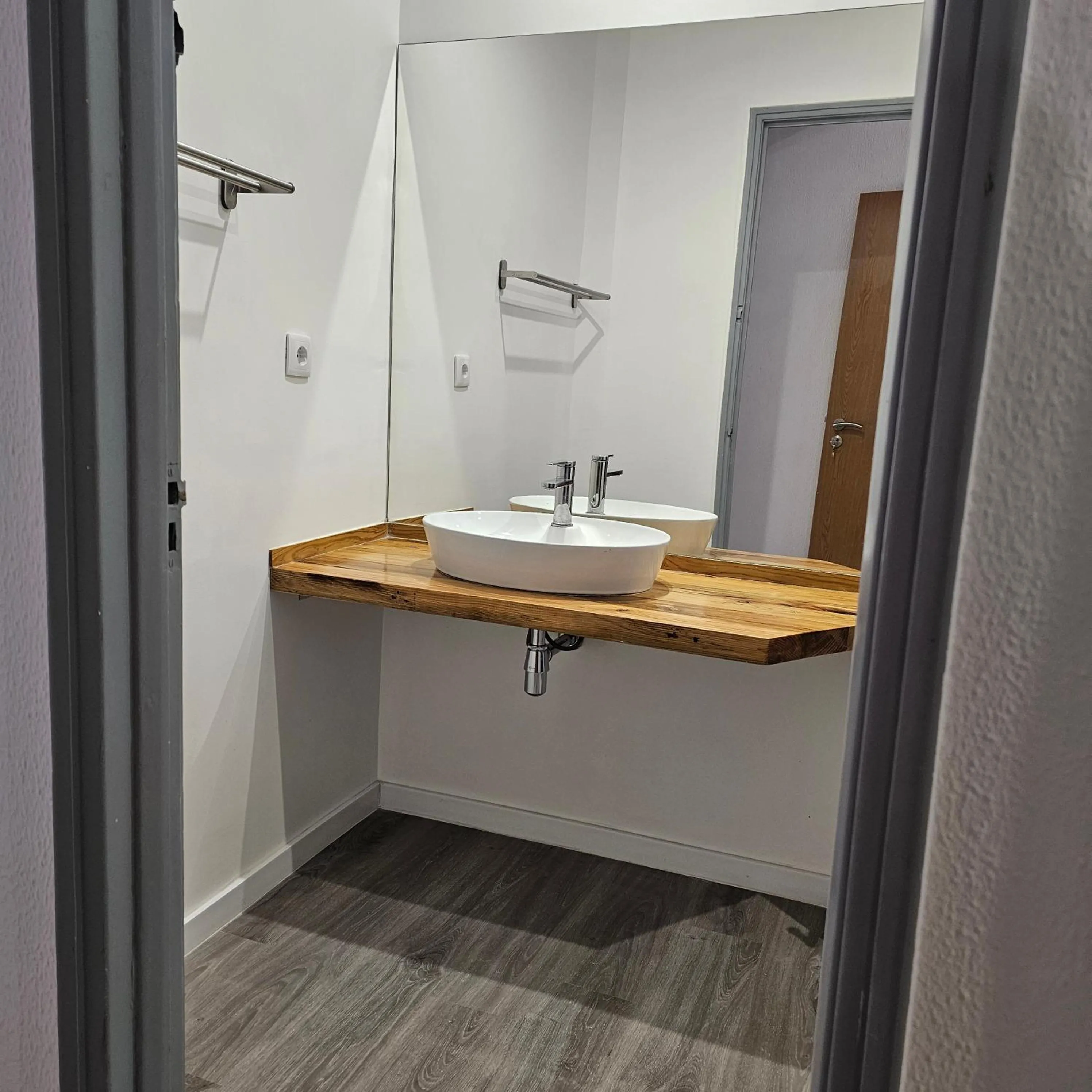 Shower in Marinha Garden Inn - AL