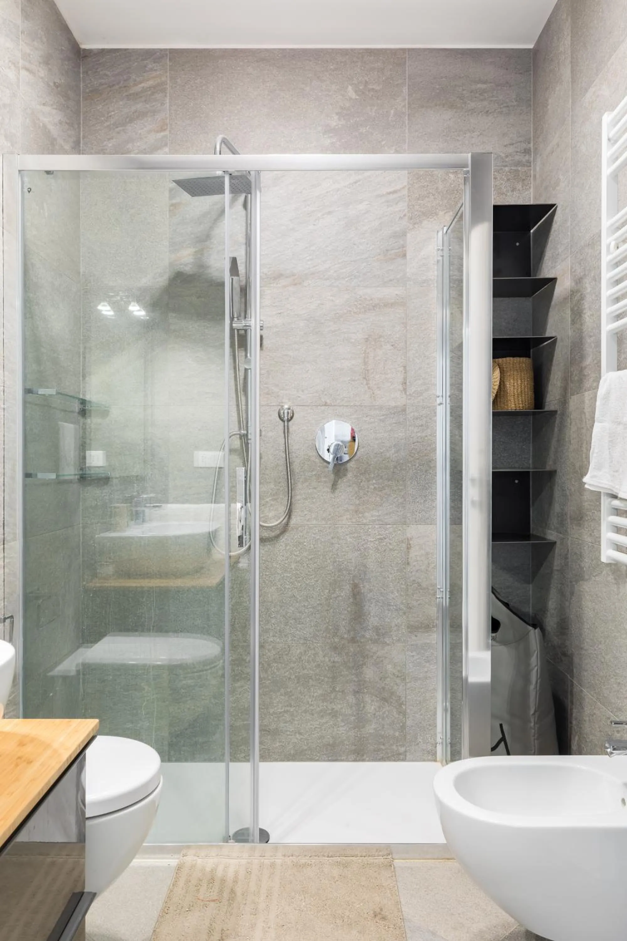 Shower in Porto Fluviale House