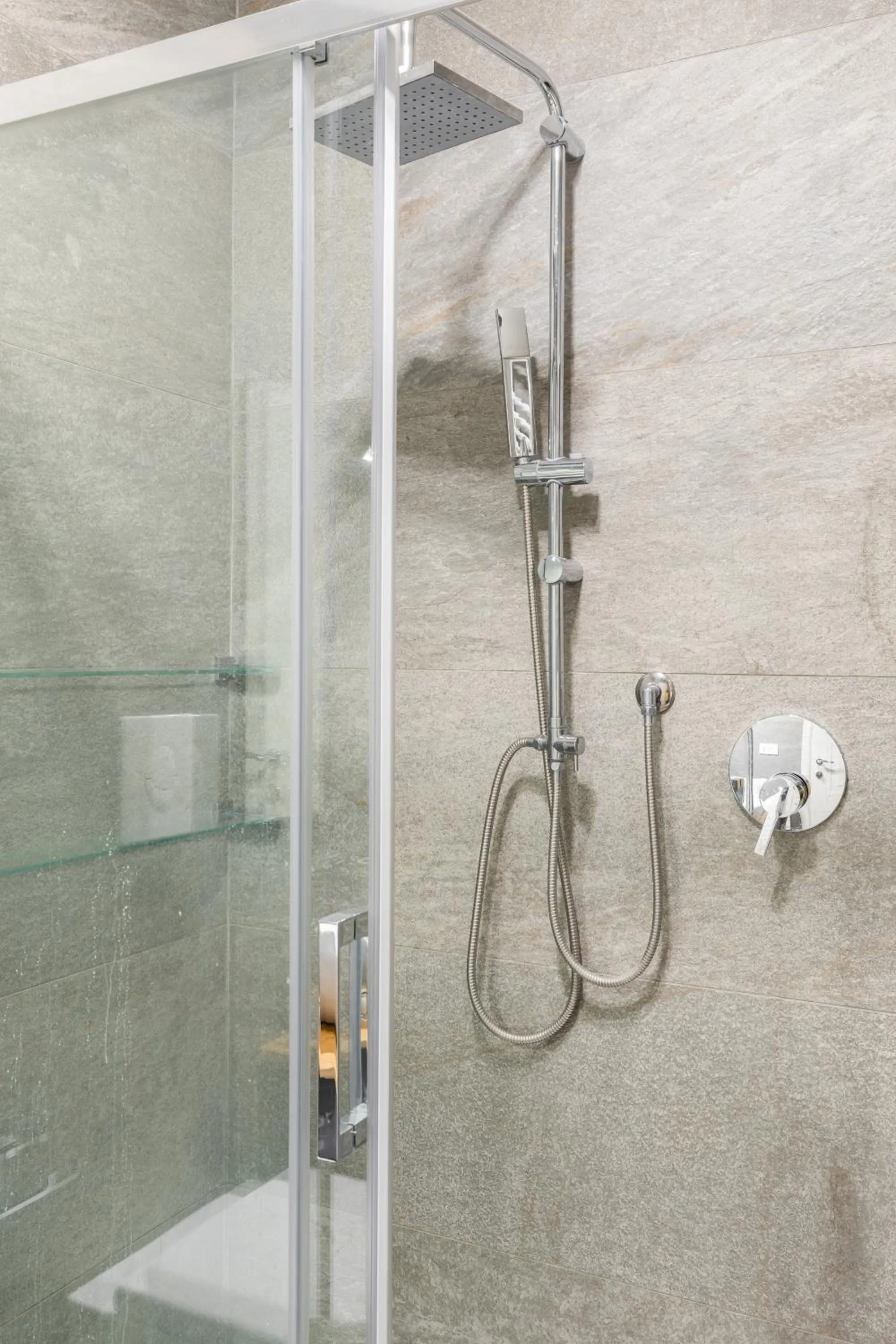 Shower in Porto Fluviale House