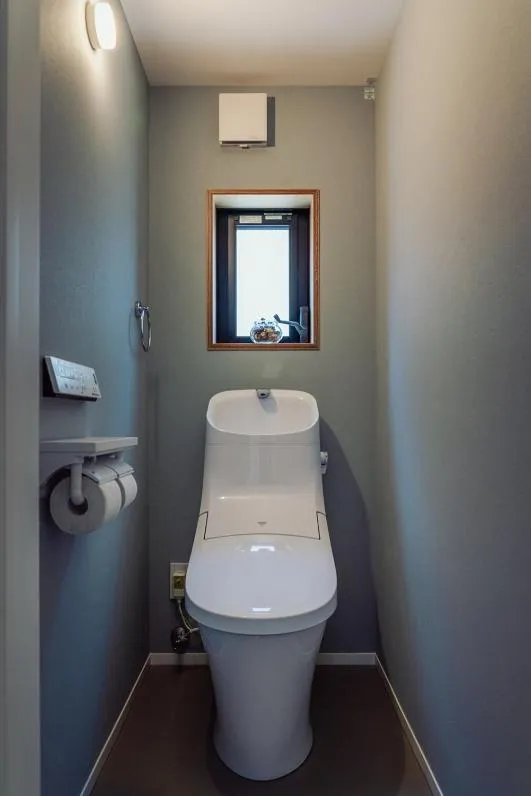 Toilet in HOUS-AGALonomichi