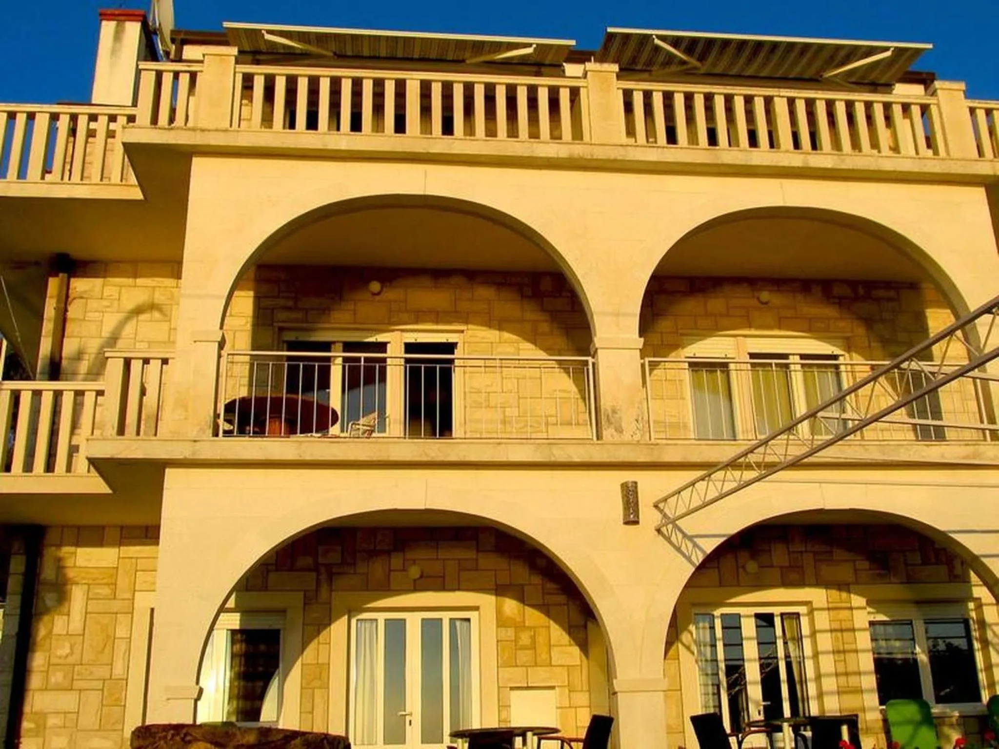 Apartment for two persons with sea view in Trogir near the beach