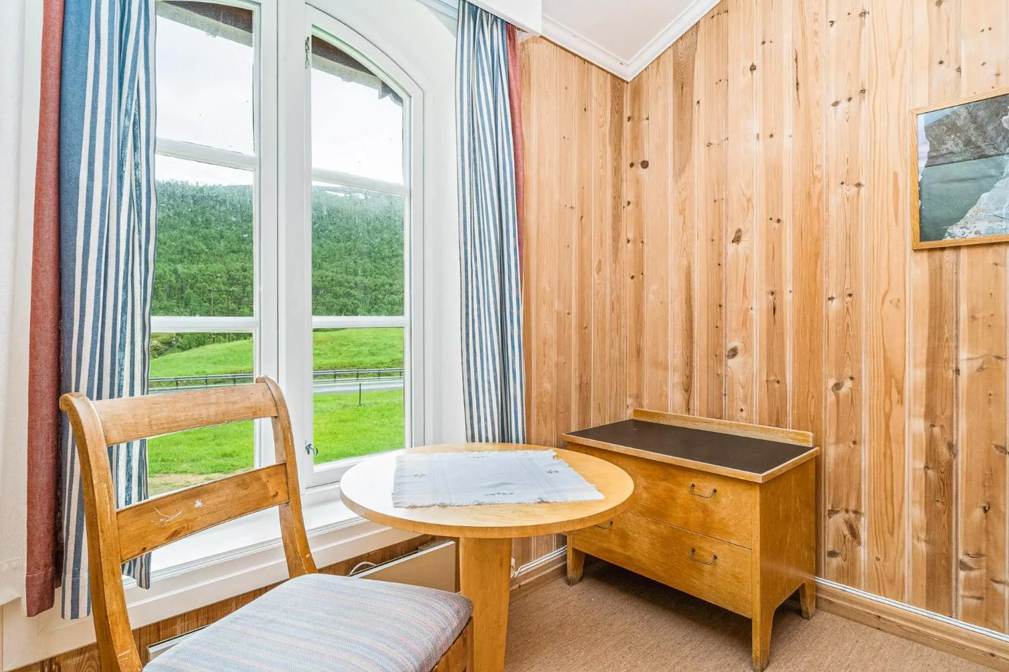 Photo of the whole room in Kongsvold Fjeldstue by Frich`s