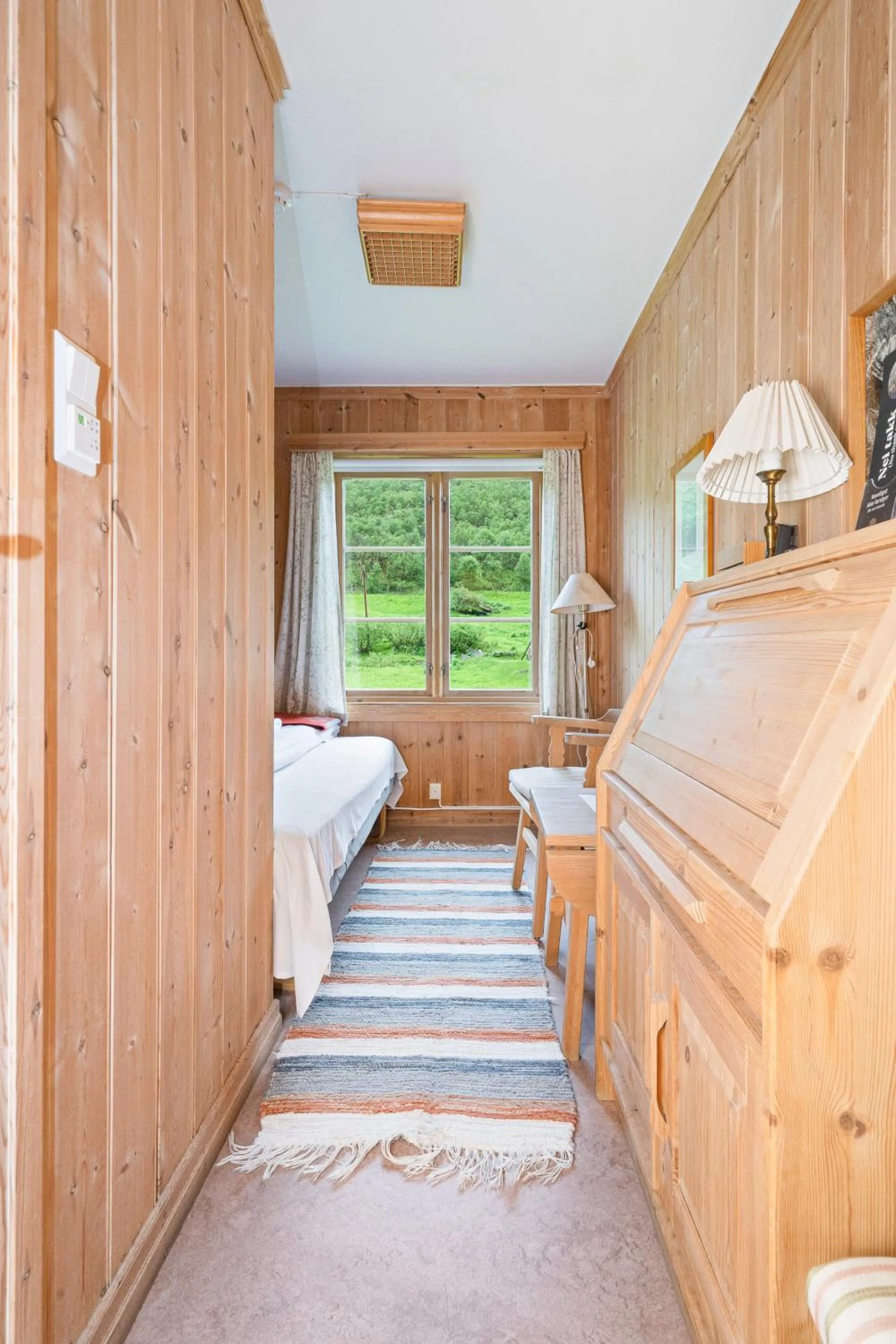 Photo of the whole room, Bed in Frich`s Kongsvold