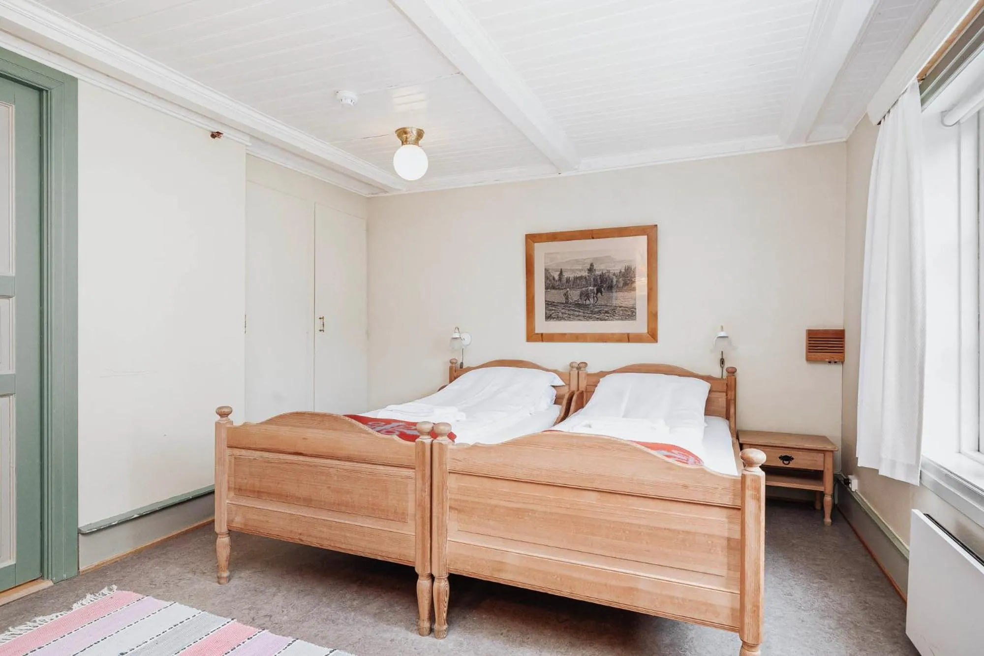 Bed in Kongsvold Fjeldstue by Frich`s